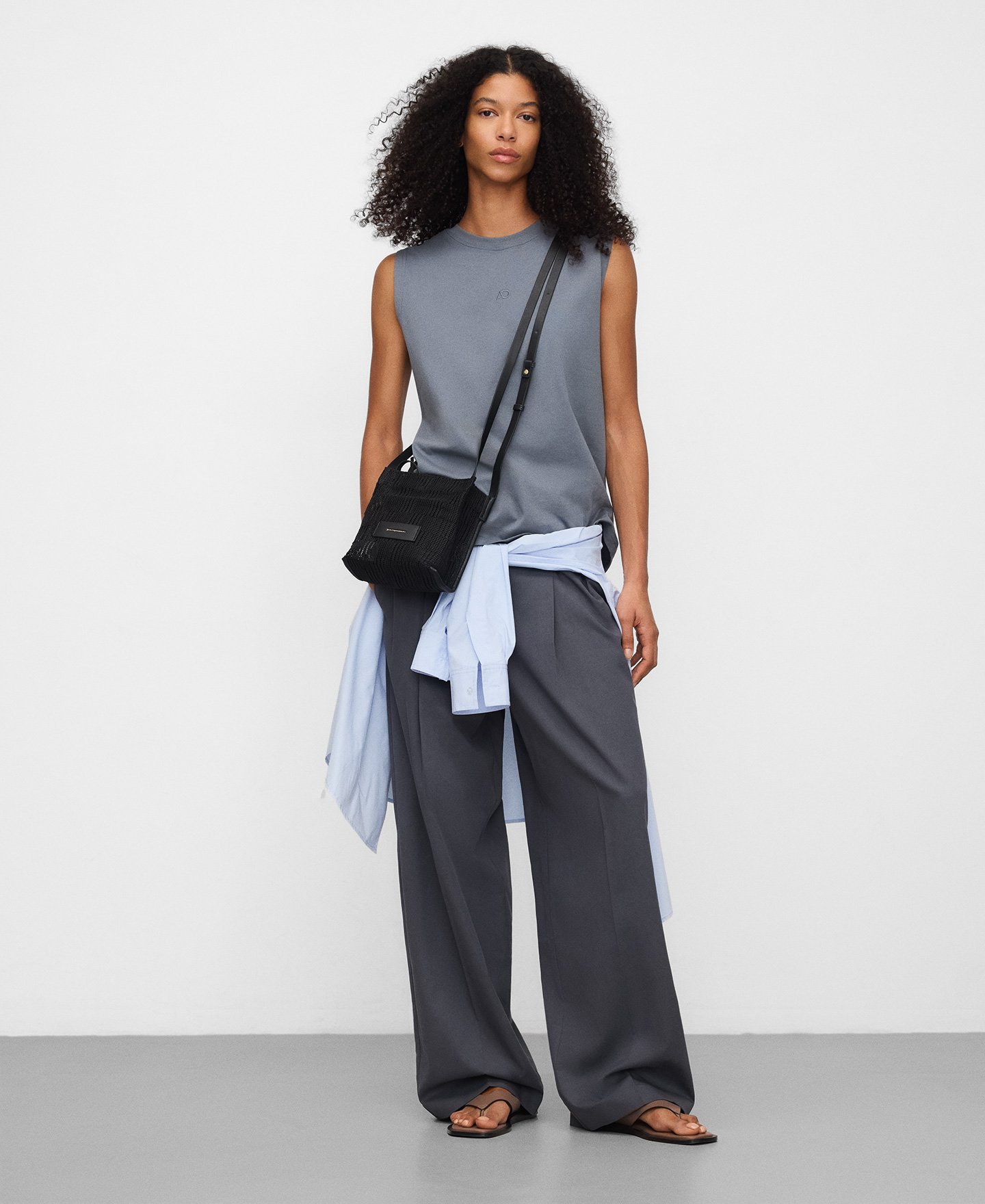 Square mesh crossbody image number 4