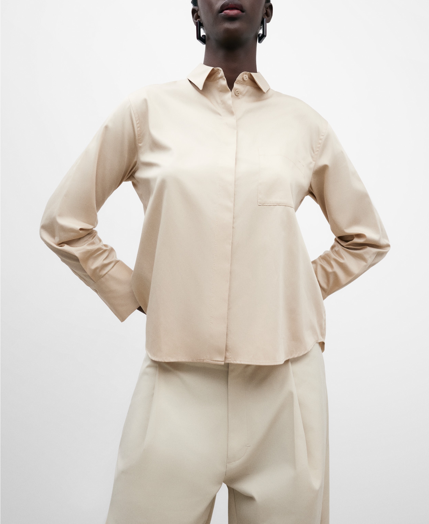 Camisa bolsillo parche  en algodón image number 0