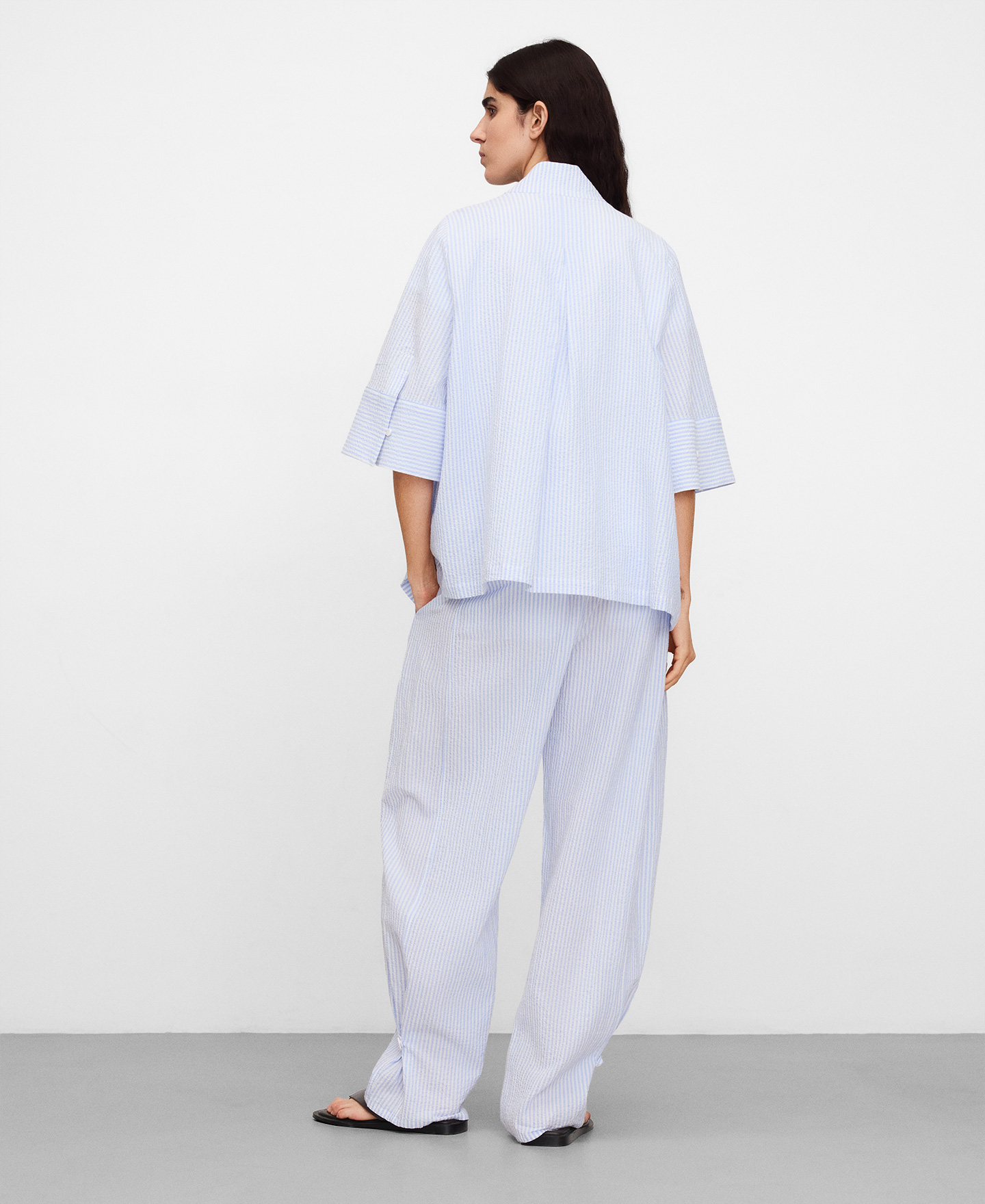 Seersucker striped band collar shirt image number 2