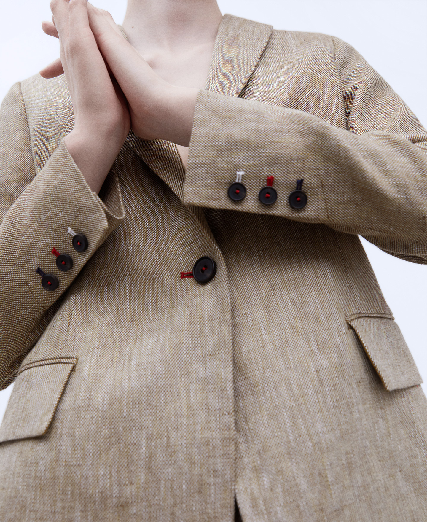 Blazer estructurado en lino europeo image number 3