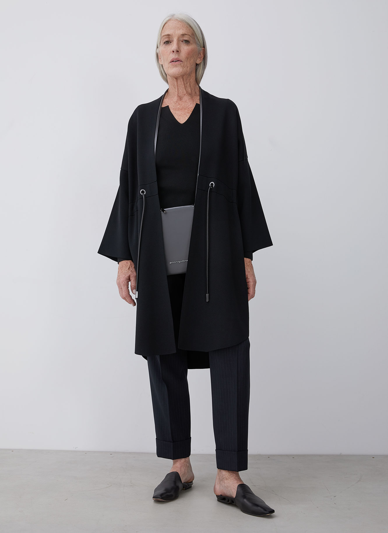 V-neckline viscose sweater image number 5