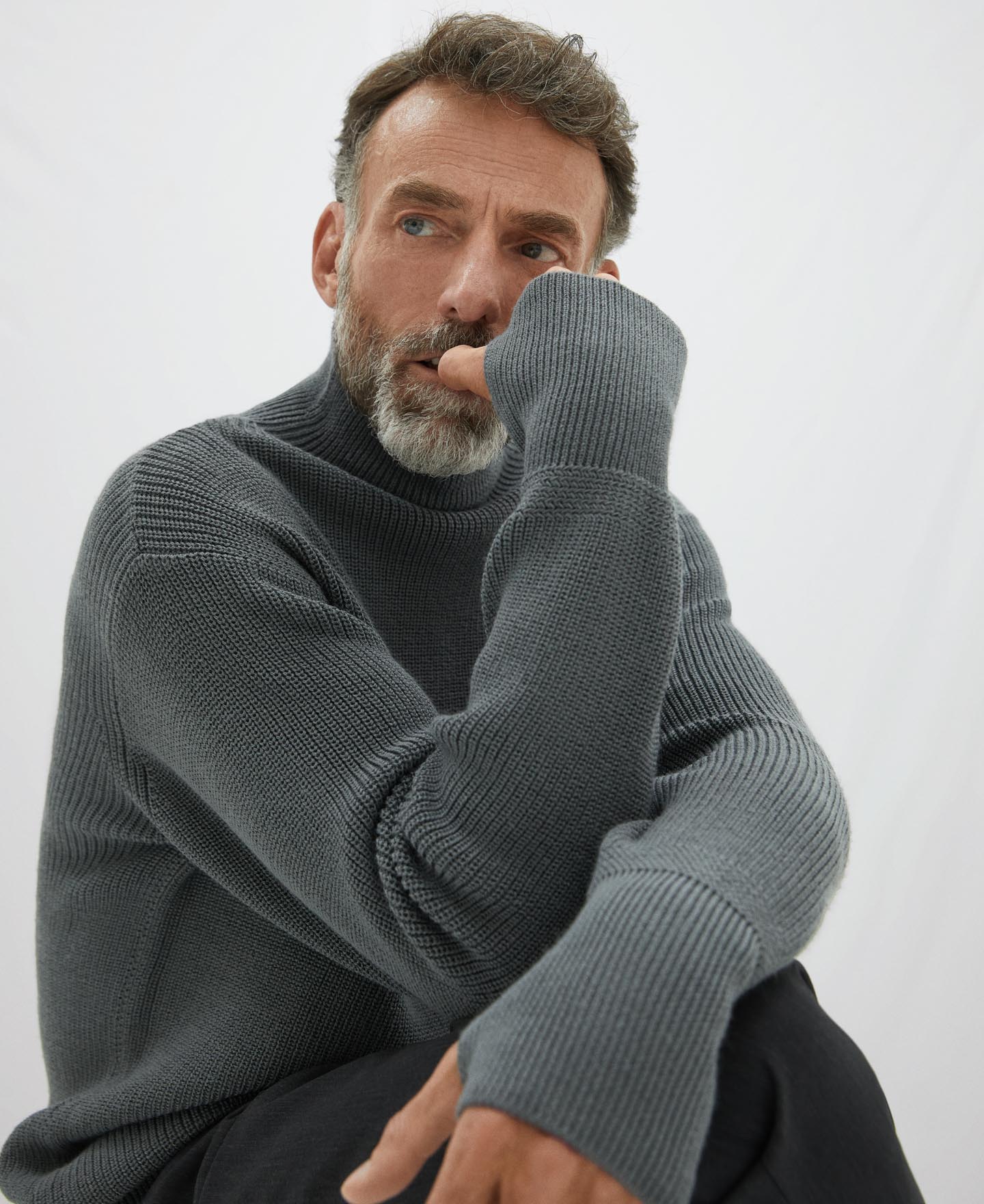 English knit turtleneck sweater image number 3