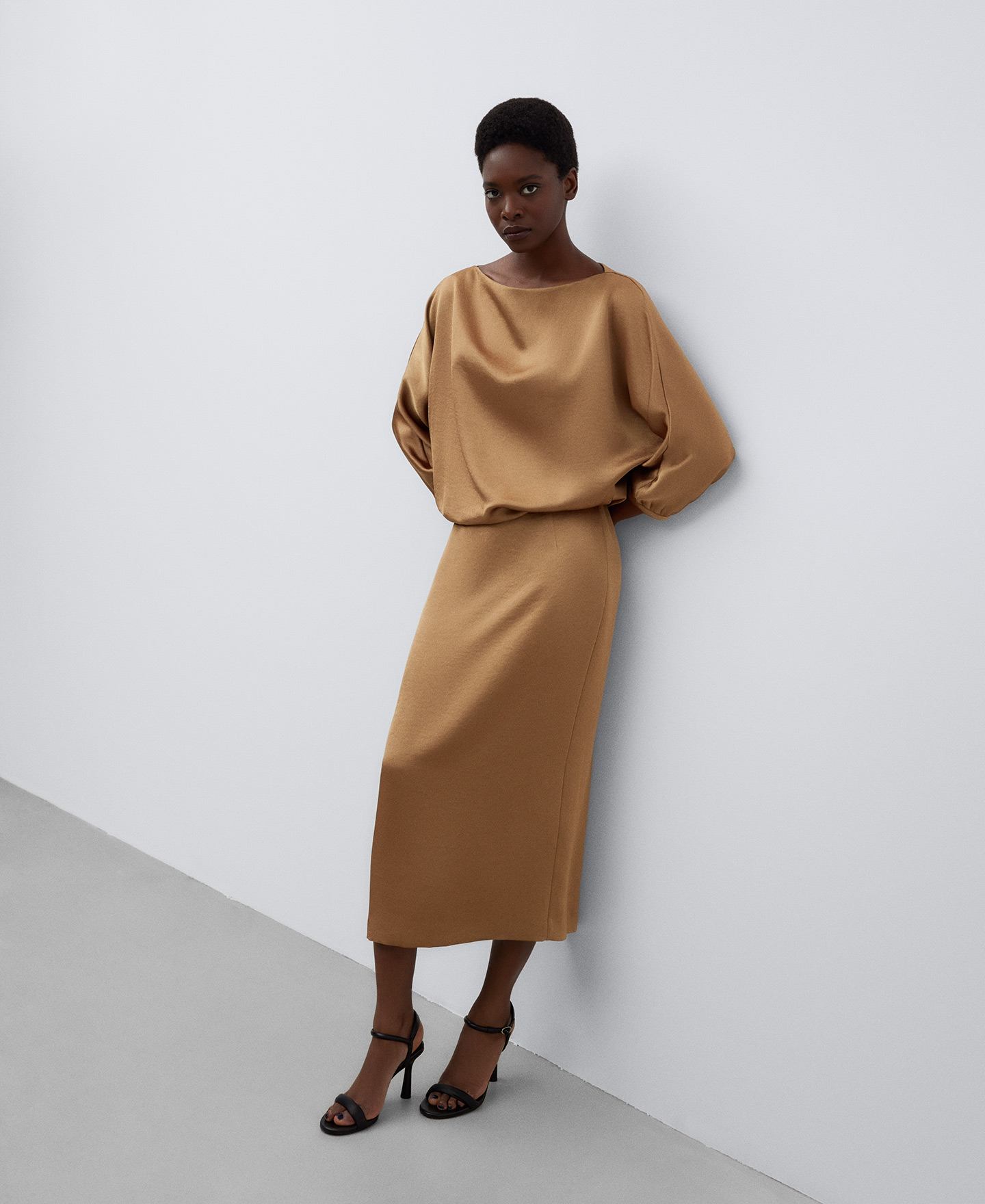 Vestido midi camel mujer image number 1