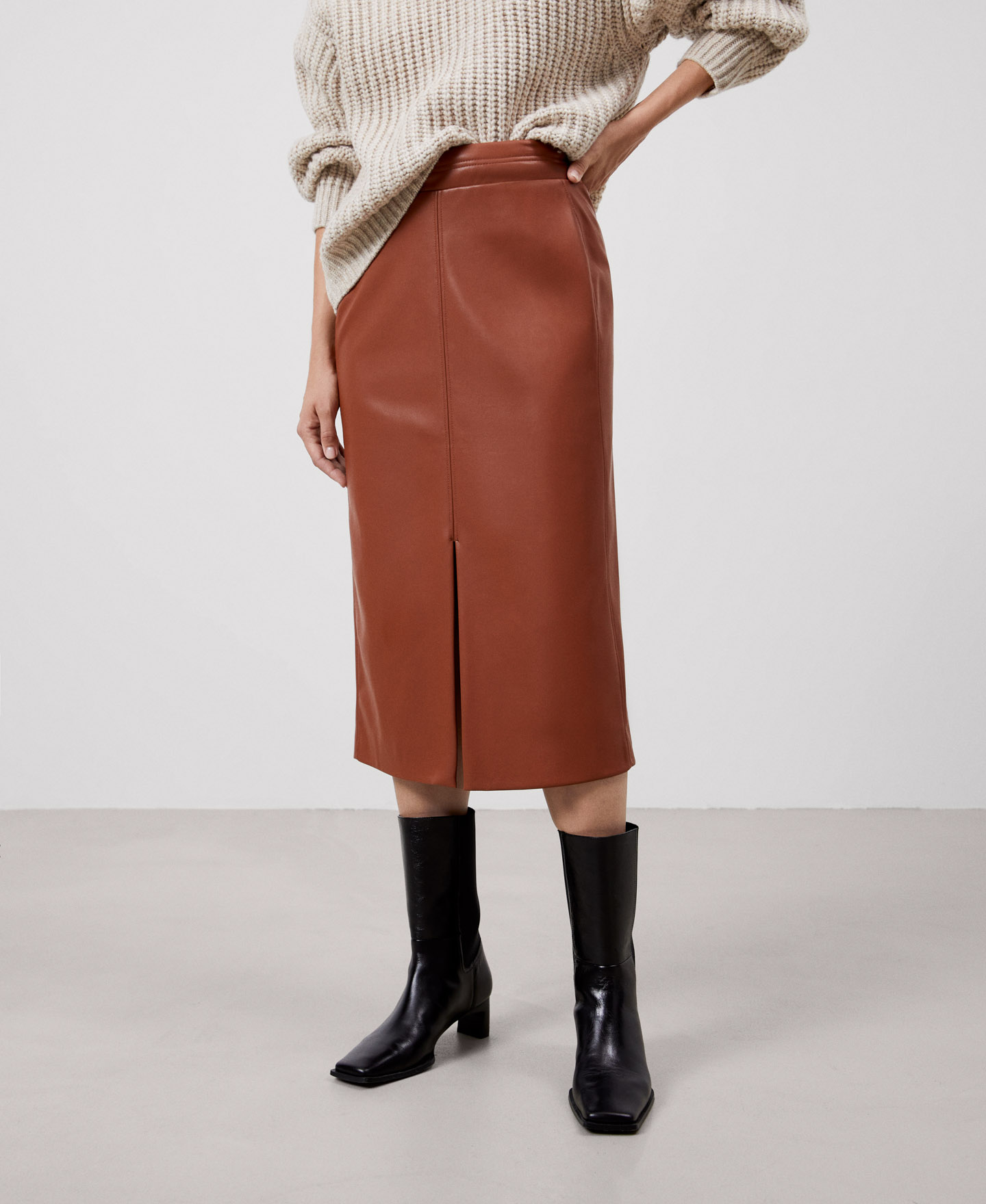 Recycled polyester straight skirt image number 0