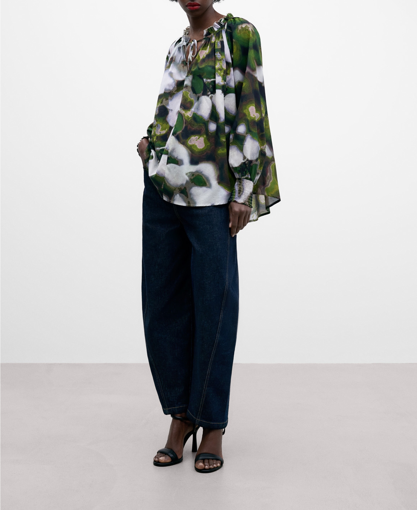 Blusa amplia estampada en algodón image number 1