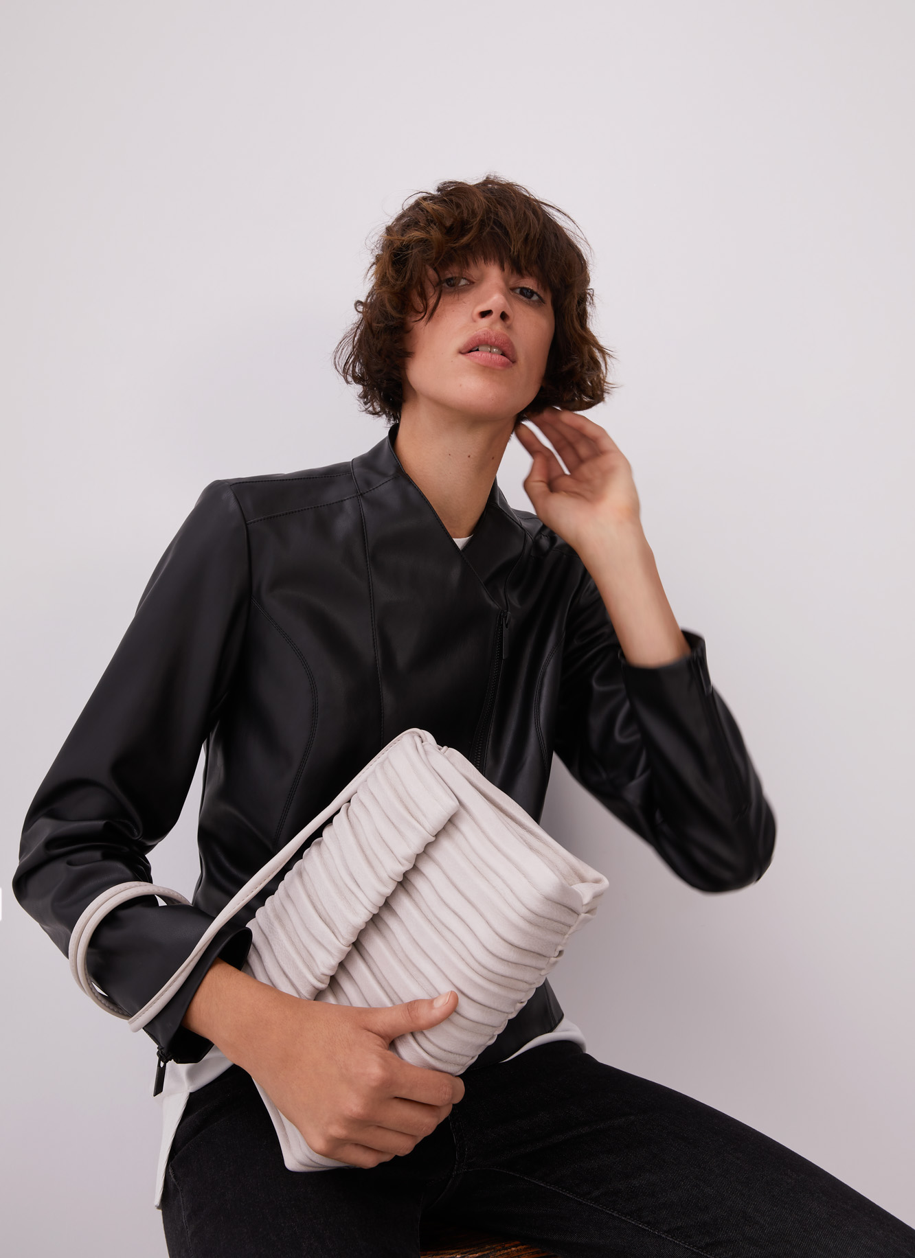 Wrinkle crossbody bag image number 3