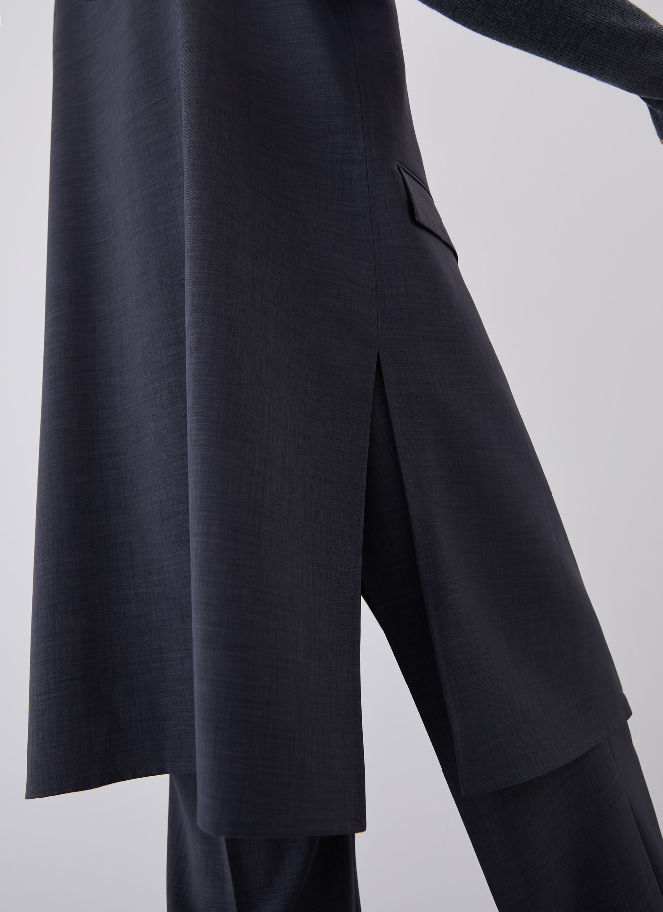 Long waistcoat with notched lapels image number 2