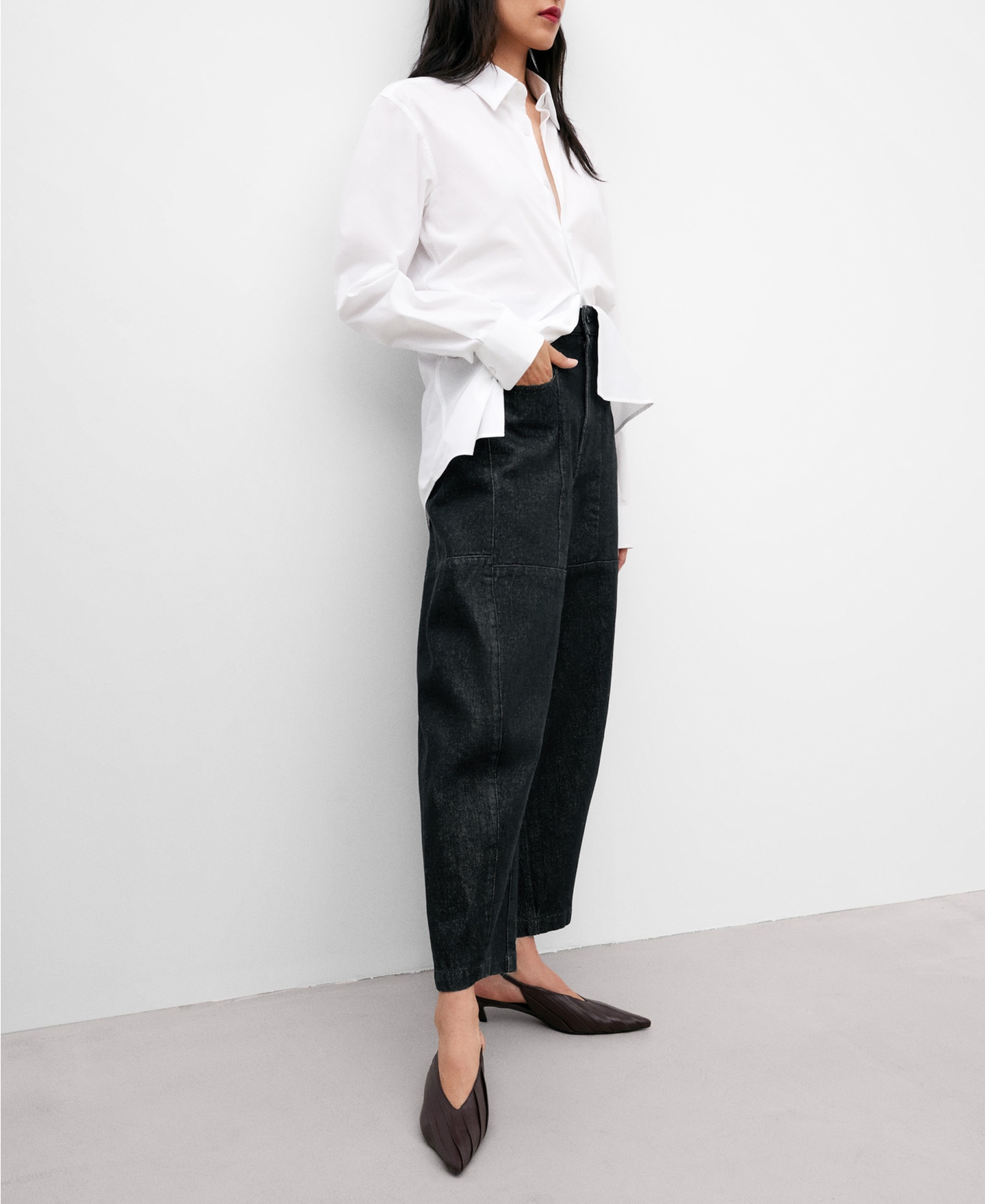 Dark grey organic cotton banana jeans image number 1