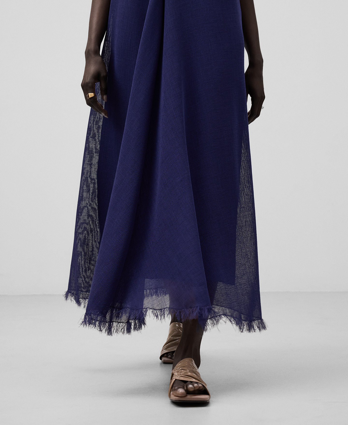 Frayed hem blue dress woman image number 3