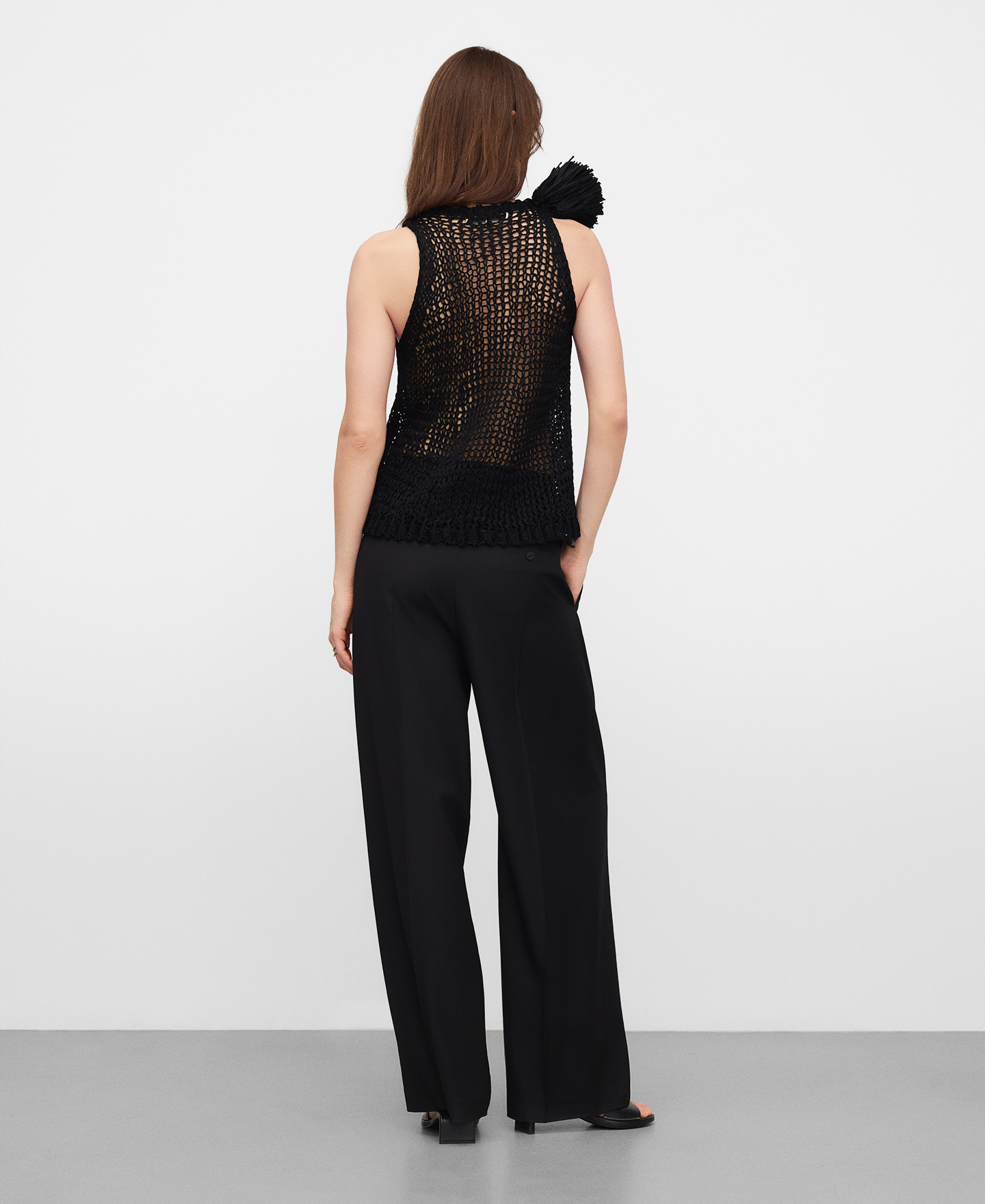 Top con pomp&oacute;n punto desagujado cupro image number 2