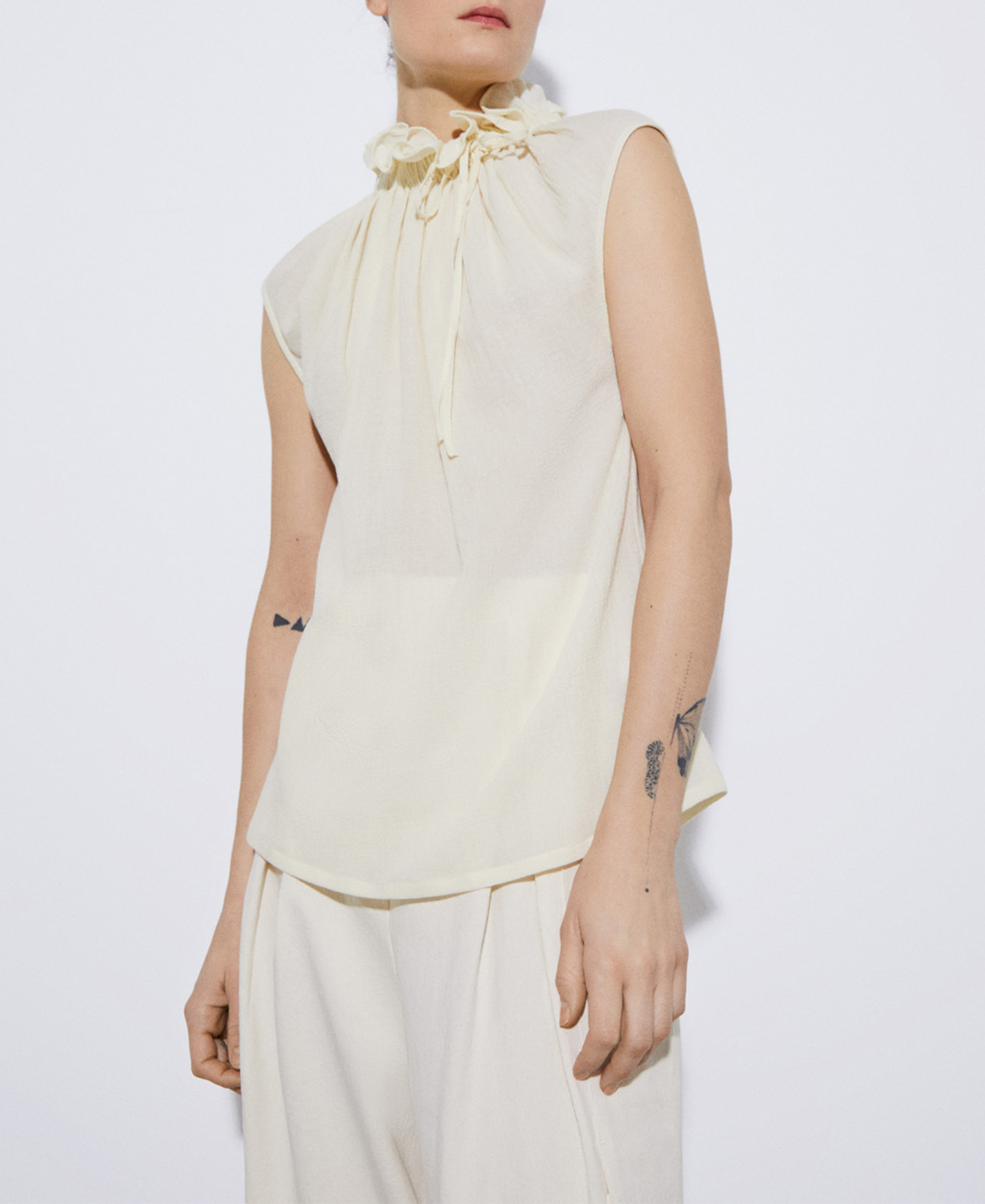 Sleeveless top in cotton image number 0