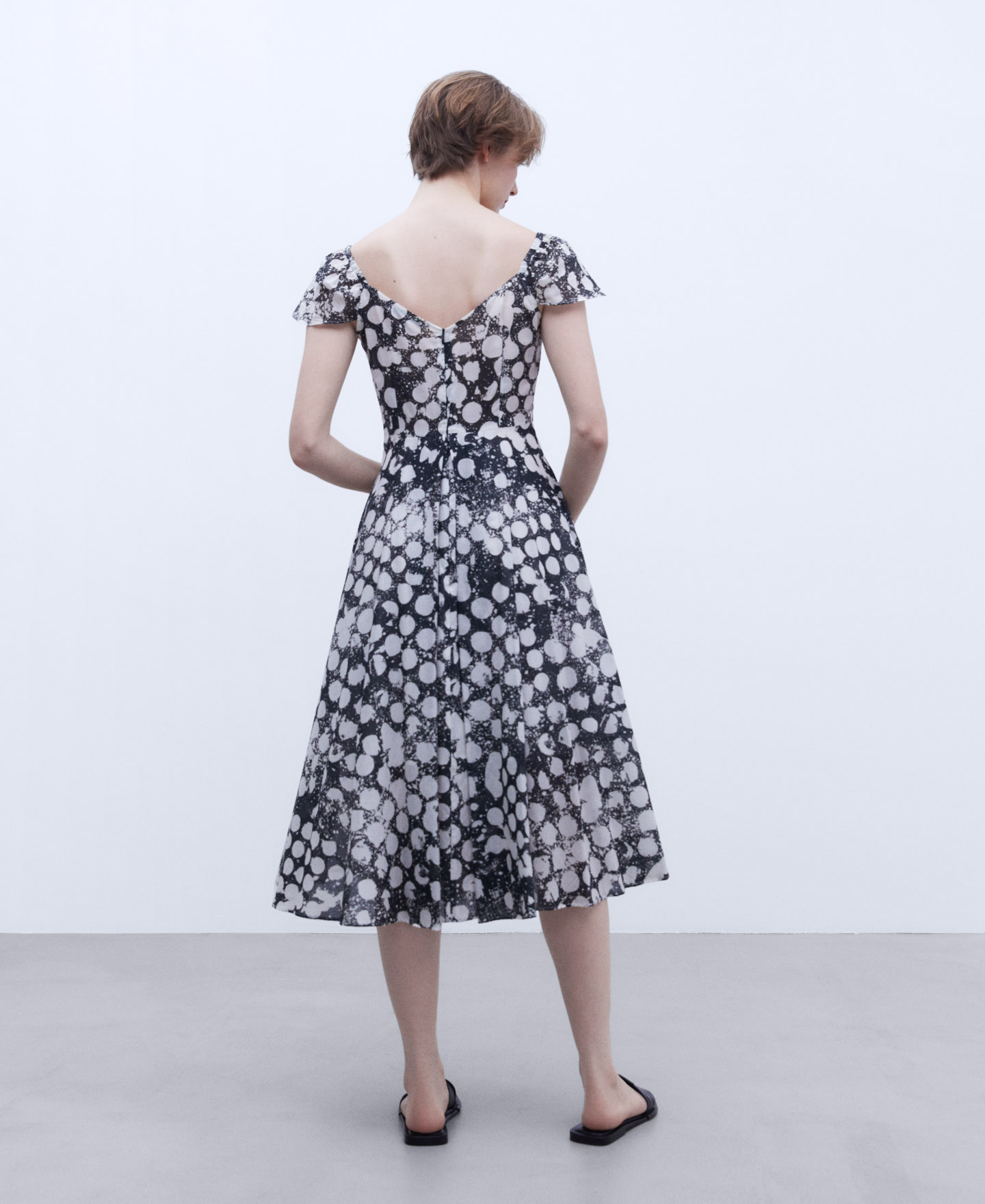 V-neck printed dress image number 2