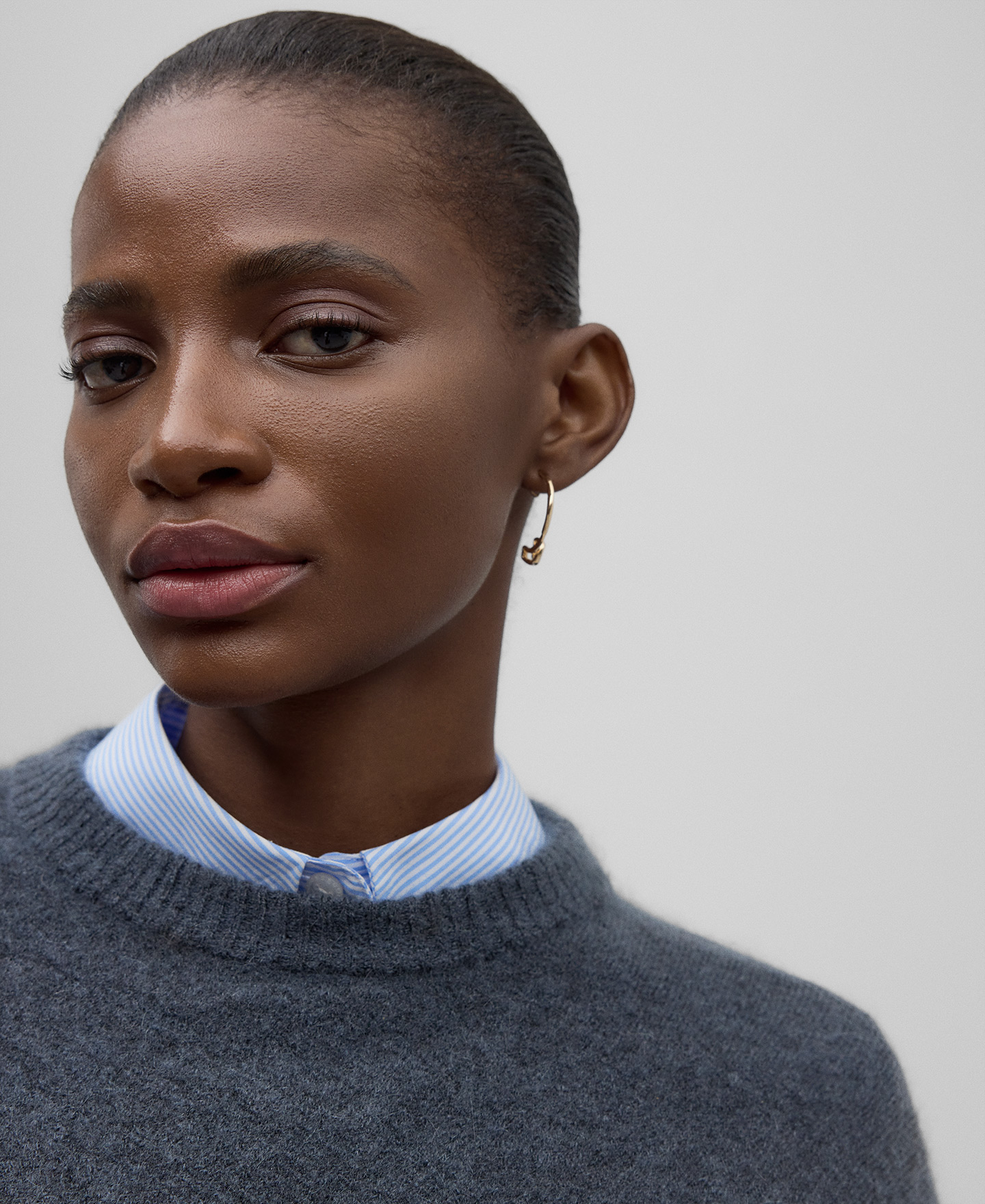 Jersey asim&eacute;trico gris mujer image number 3