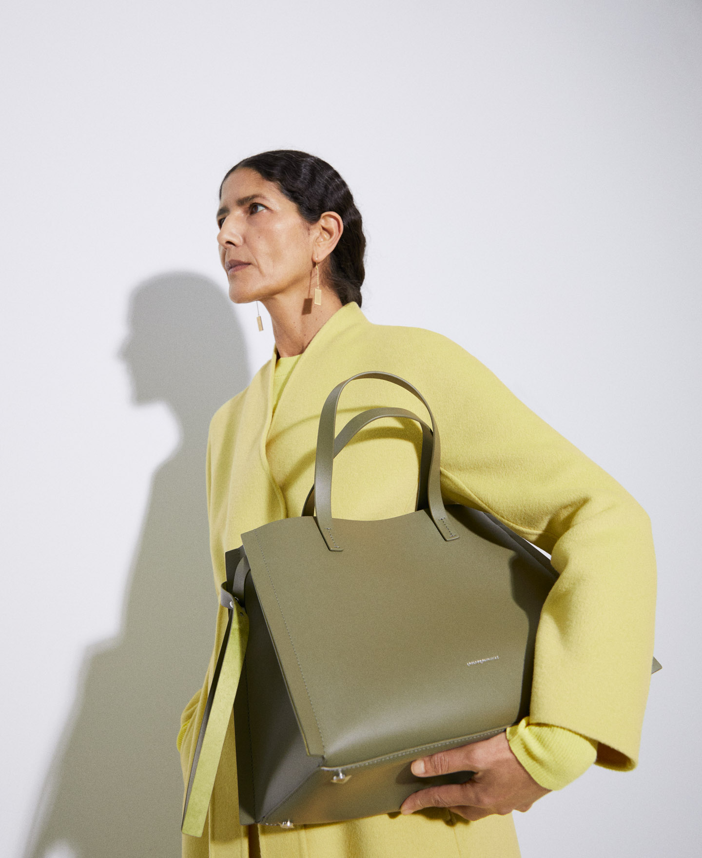 Large responsible leather bag image number 3