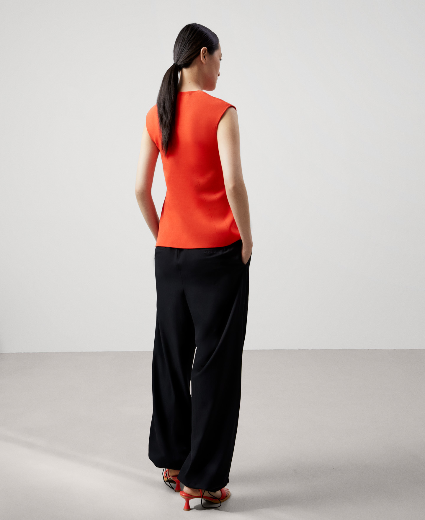 Top peplum en nailon reciclado image number 2