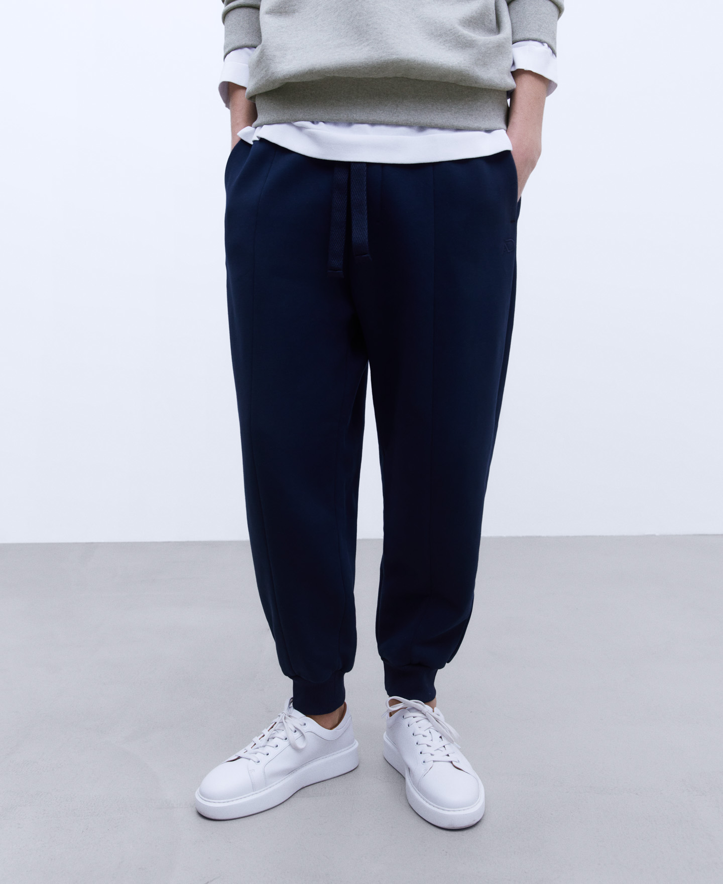 Pantalón jogger en algodón orgánico image number 0