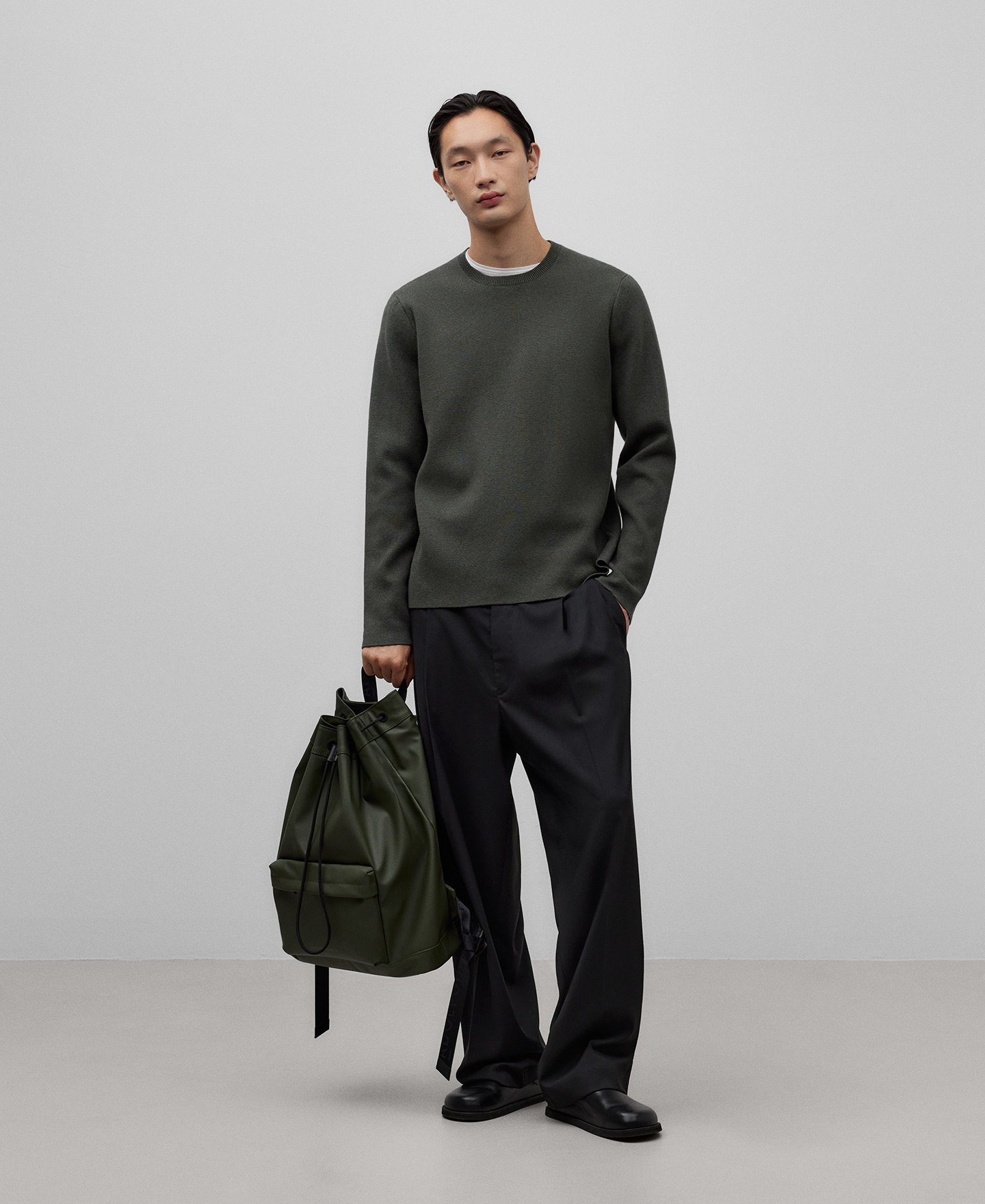 Drawstring backpack man image number 4