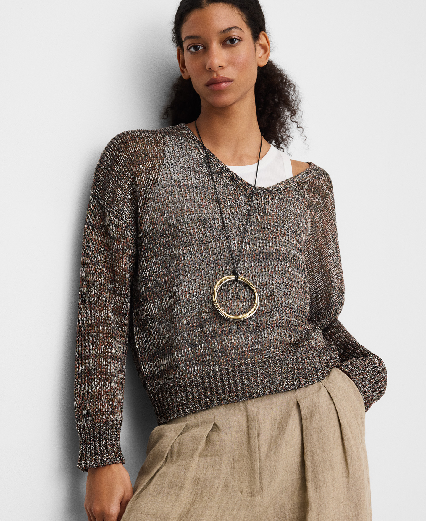 Two-tone metal hoops necklace image number 3