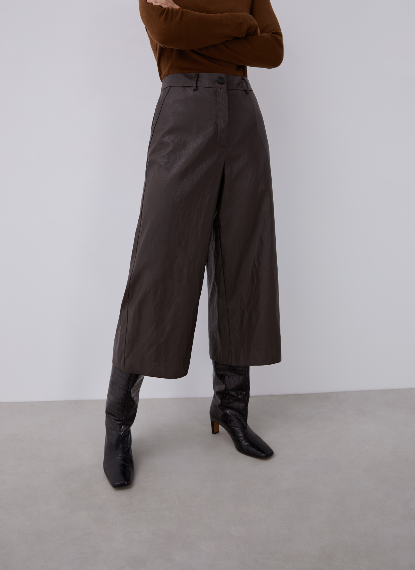Eco-leather straight pants image number 0