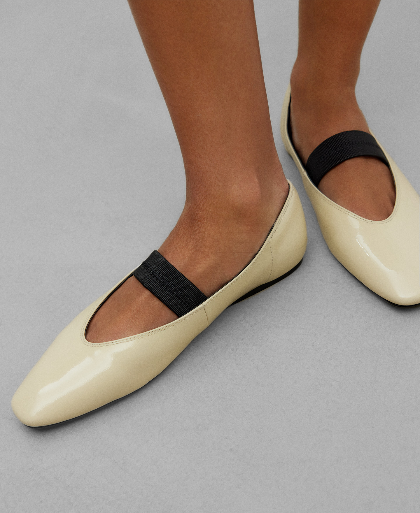 Bailarina en piel beis mujer image number 3