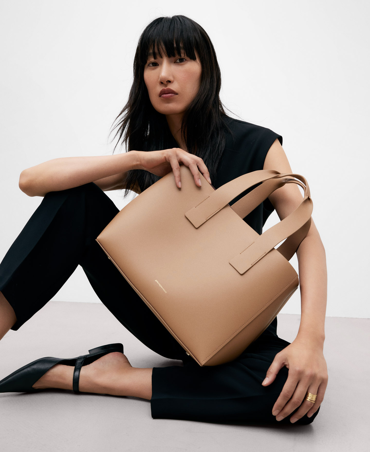 Bolso grande camel en piel responsable image number 4
