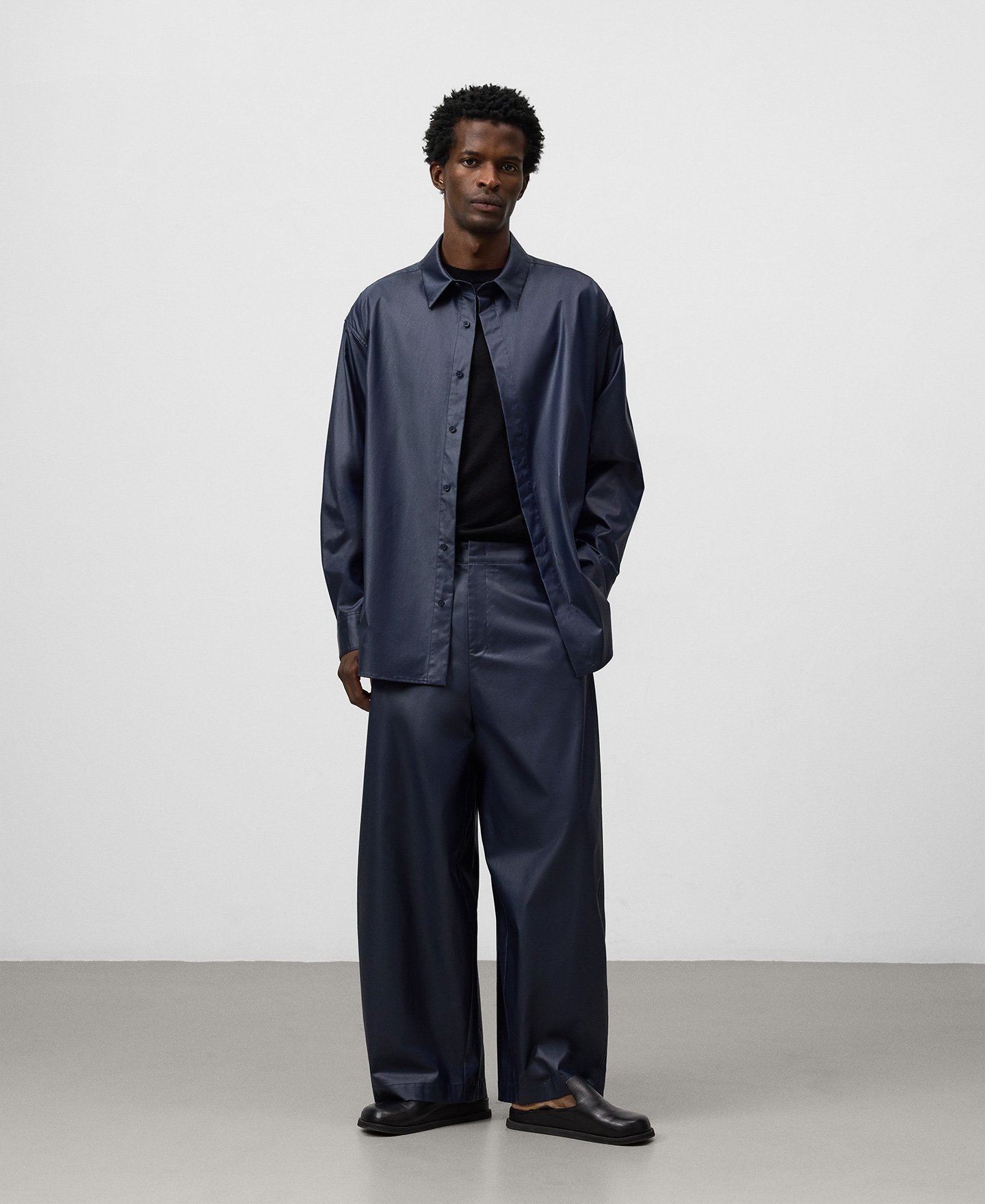 Chemise oversize bleu marine homme image number 1