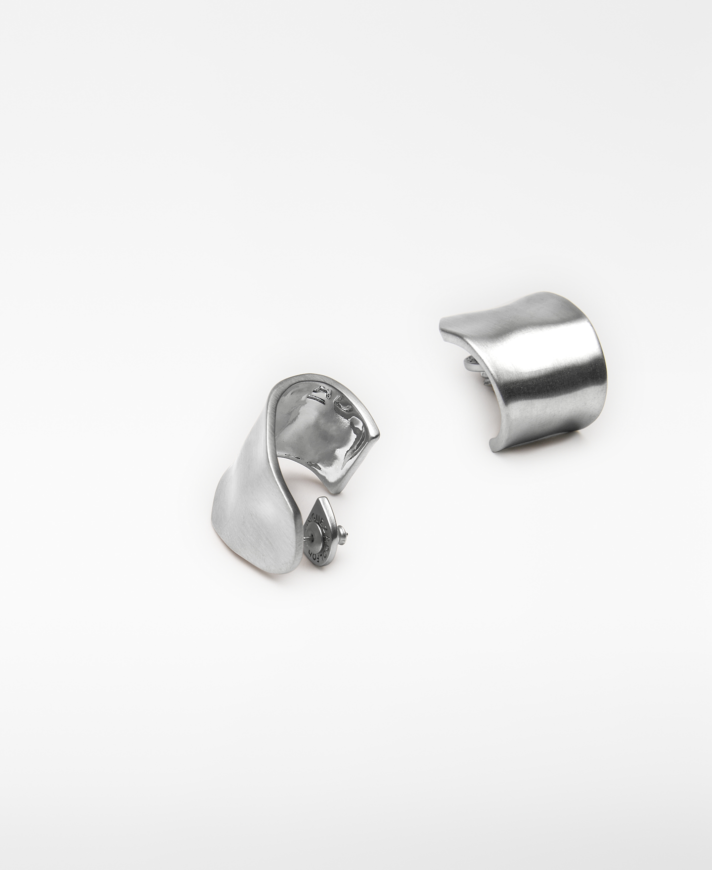 Metallic irregular earring hoops woman image number 1