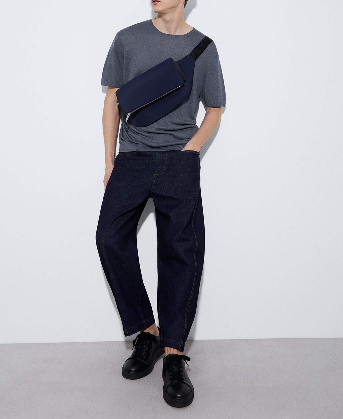 Linen knitted crew neck t-shirt image number 1