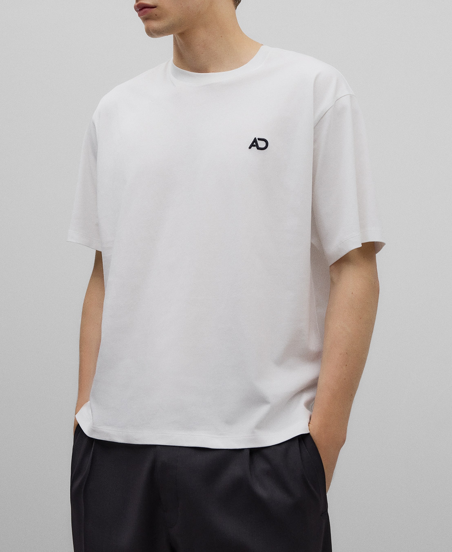 White T-shirt with contrasting logo man image number 0
