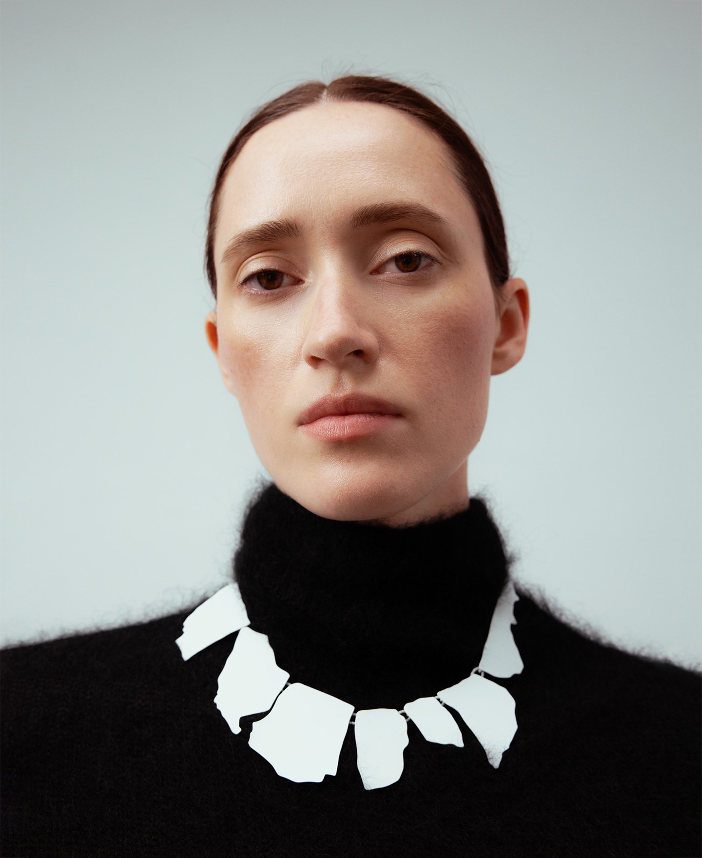 Lacquered metal plates necklace woman image number 5