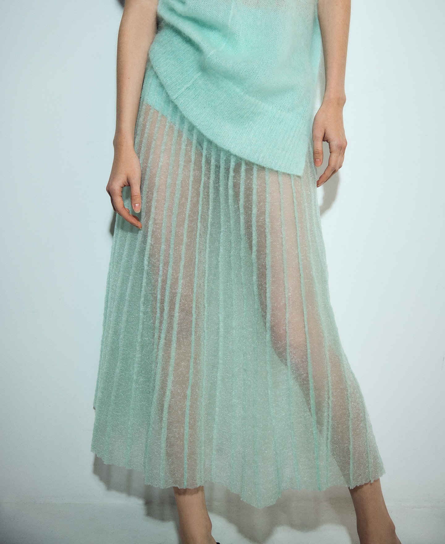 Sheer pleated skirt woman image number 0