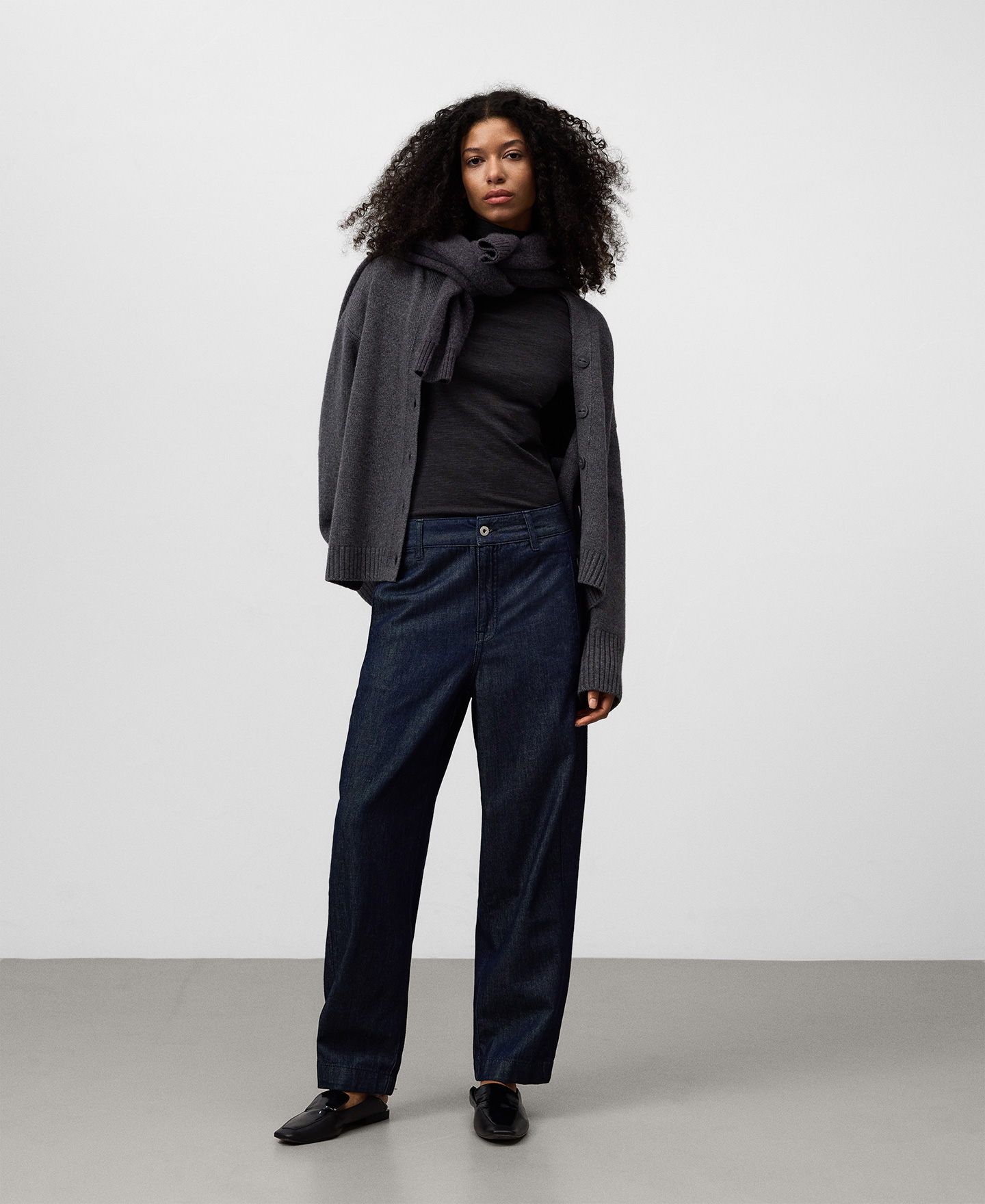 Pantalón barrel fit denim algodón mujer image number 1