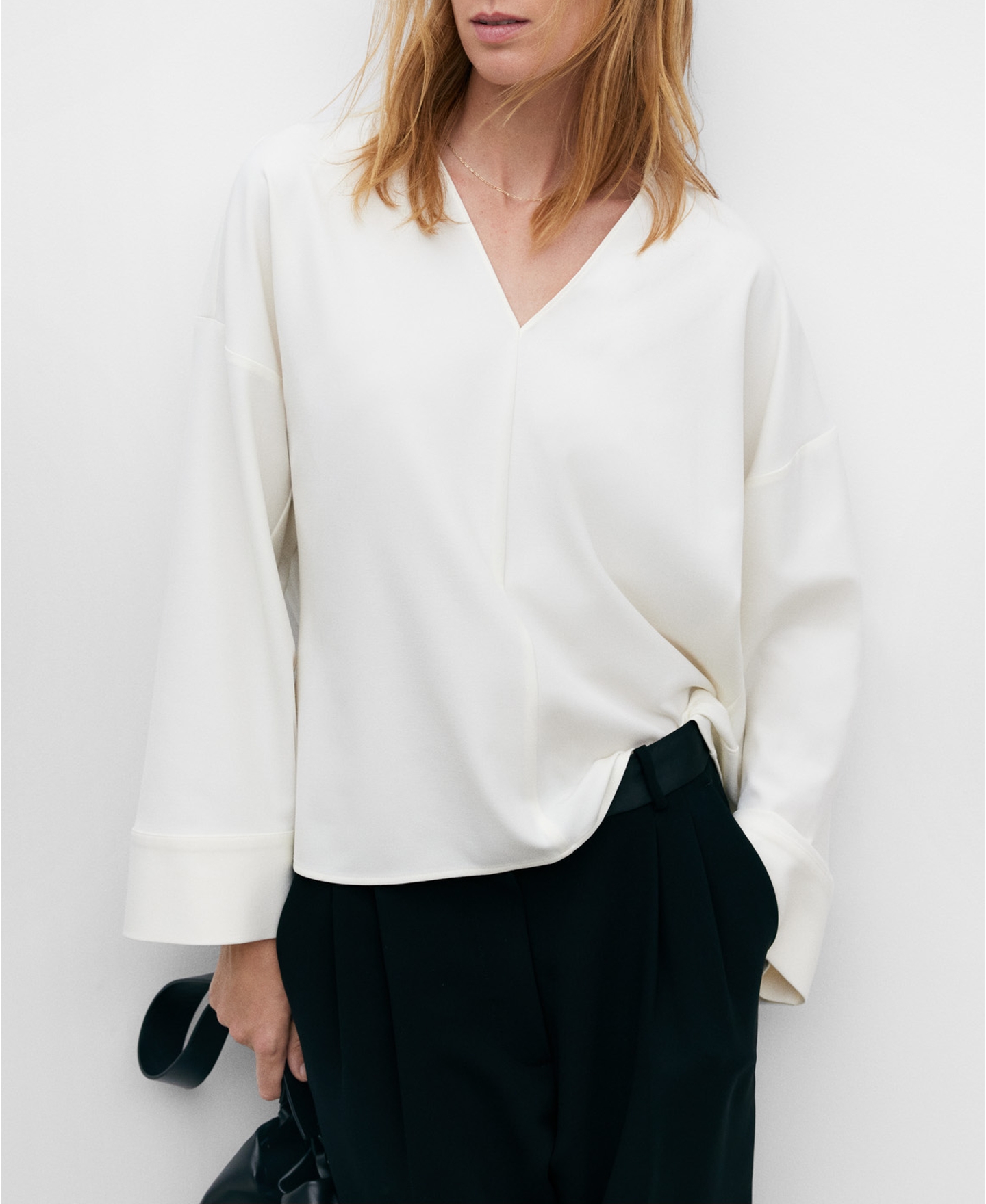 Blusa escote pico en algodón mujer image number 0