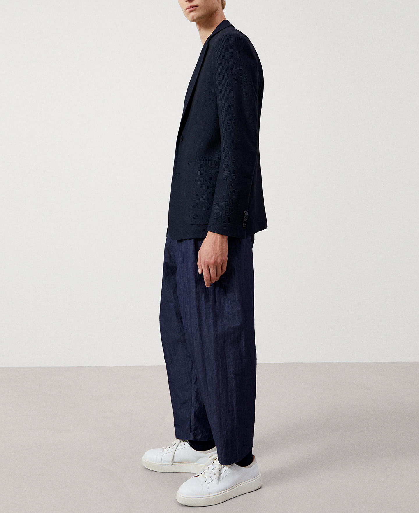 Two buttons tailored blazer image number 4