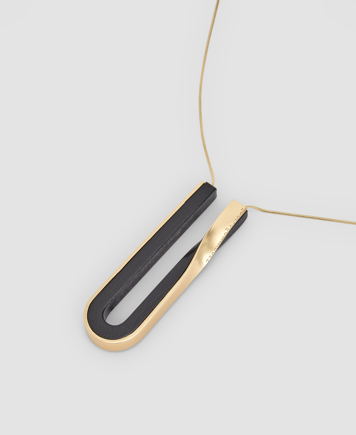 Collier en zinc et bois responsable image number 1