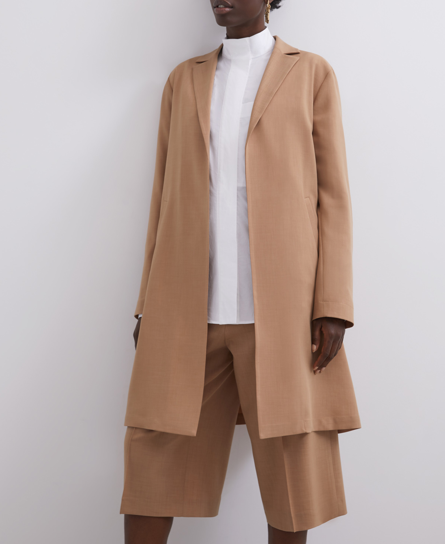 Straight blazer with collar and lapel image number 0