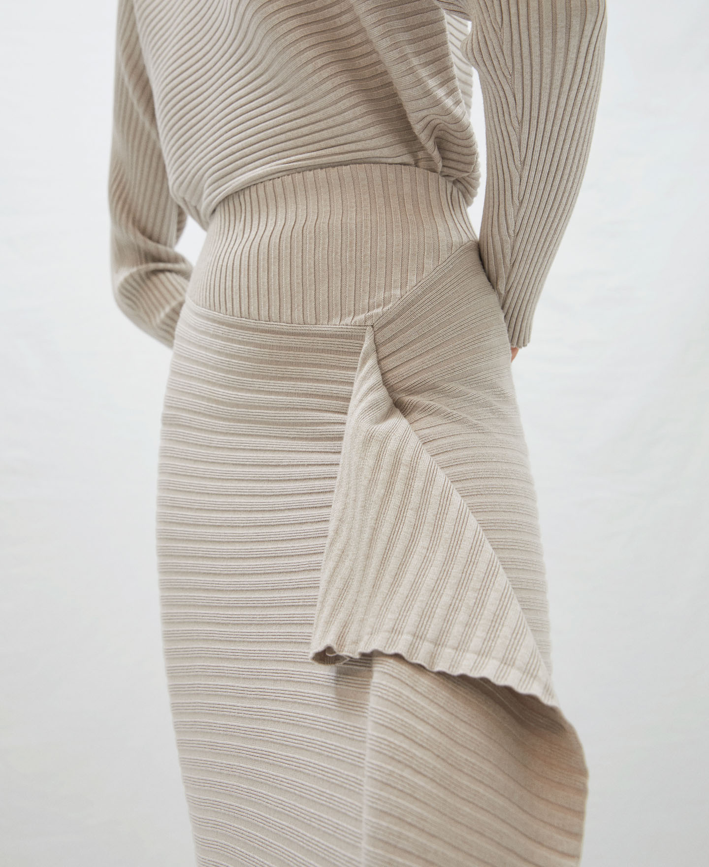 Viscose ribbed skirt image number 3