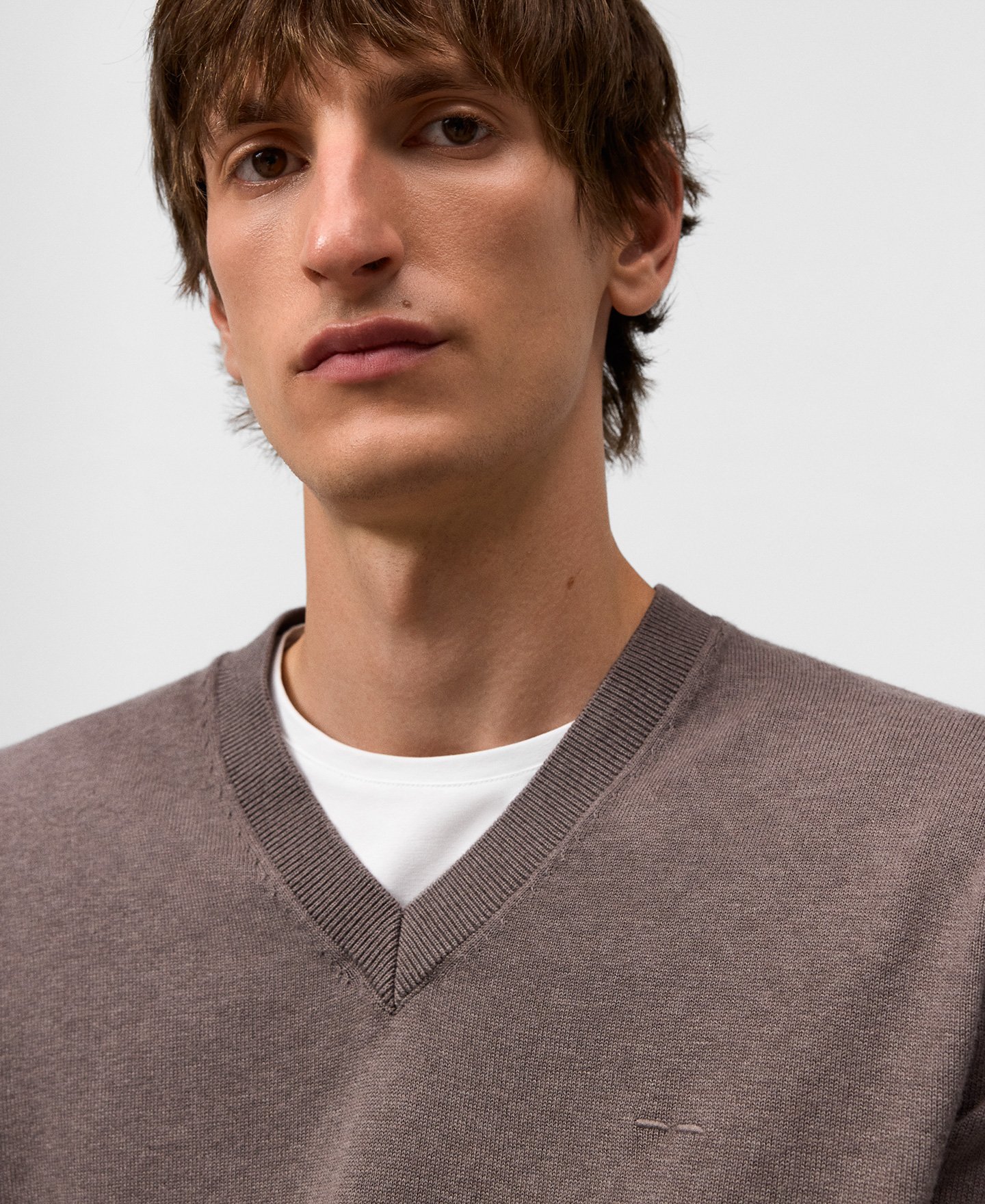 Regular fit V-neck sweater man image number 3