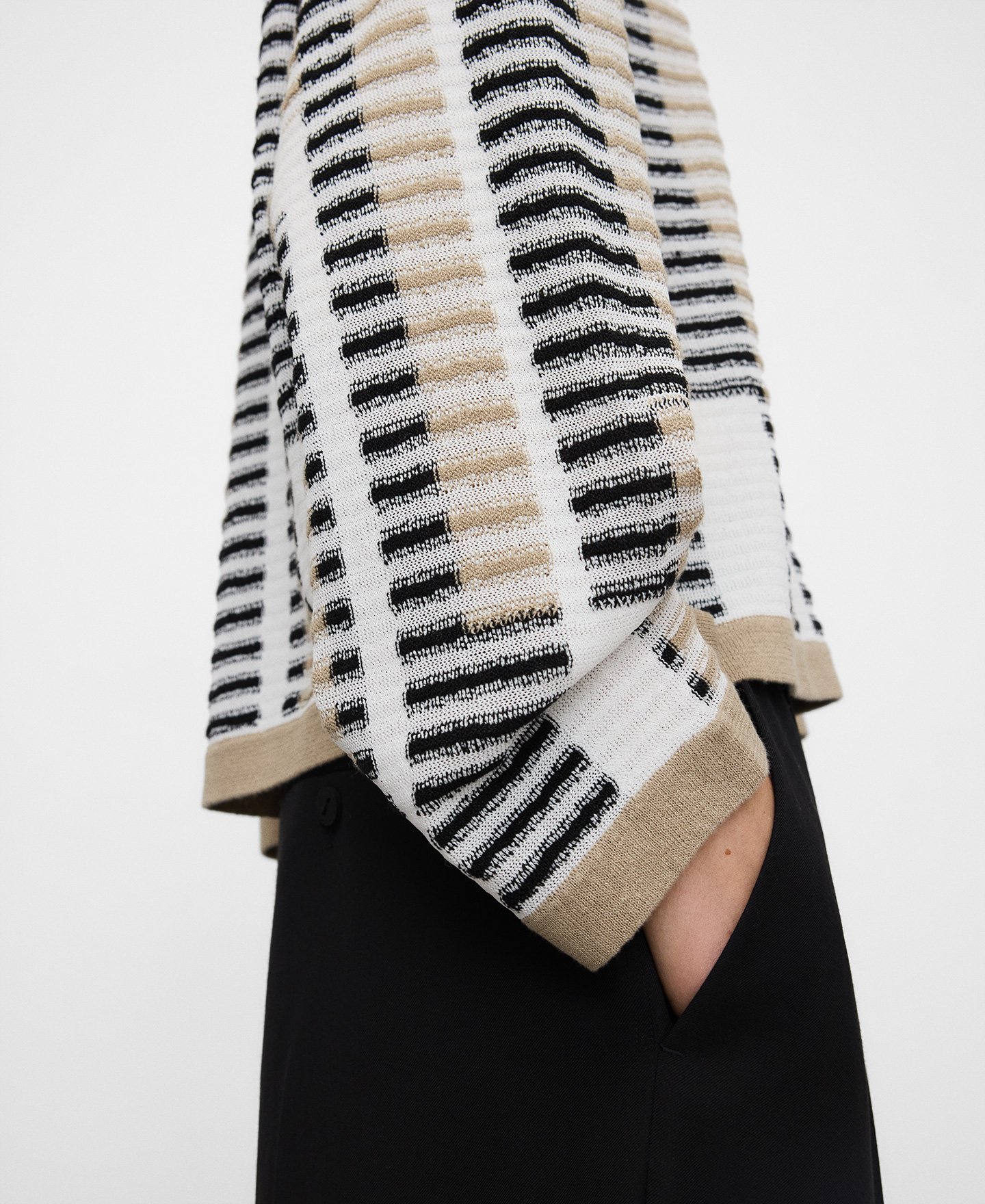 Irregular striped jacquard knit sweater image number 3