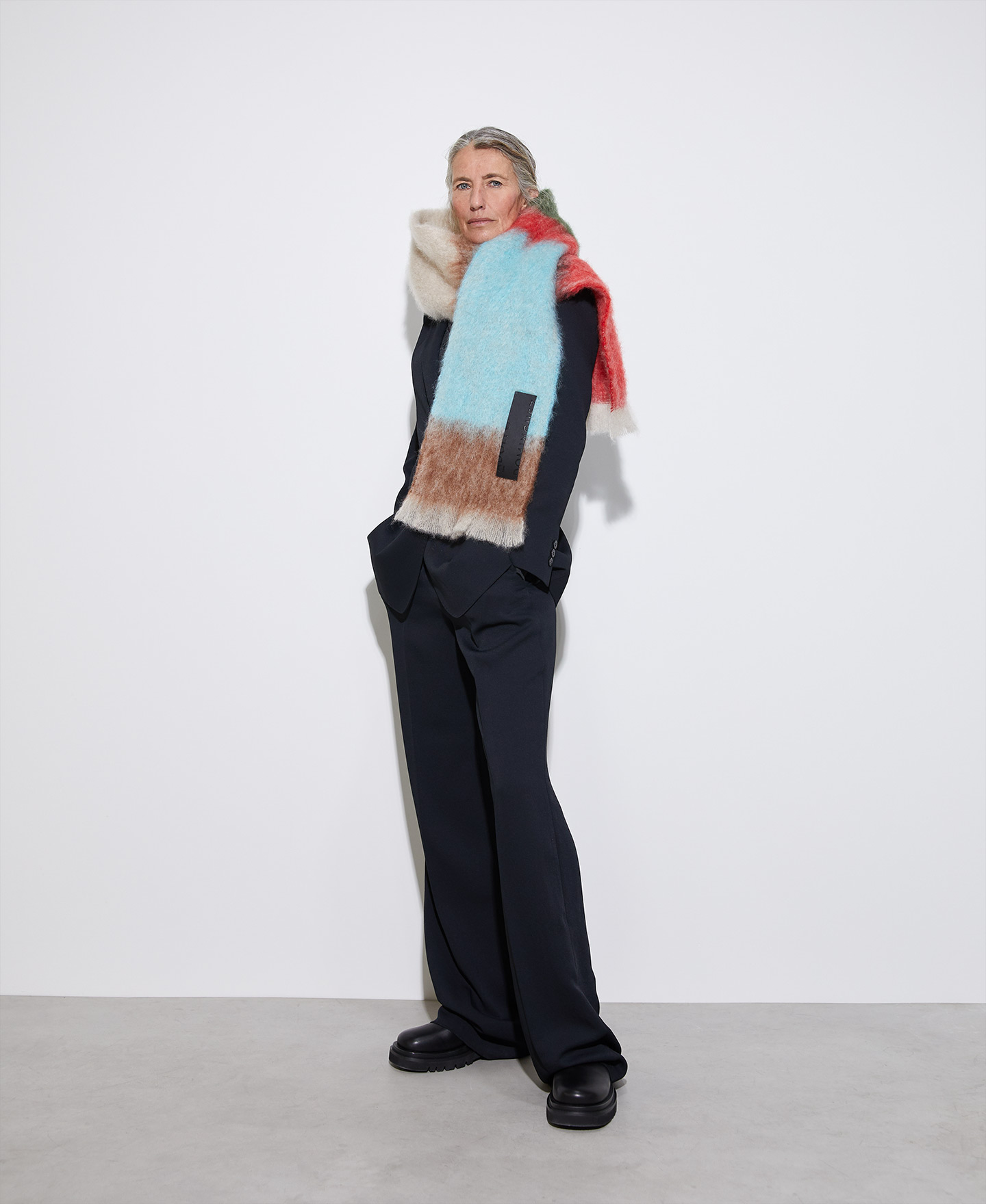 Bufanda artesana estrecha en mohair image number 4