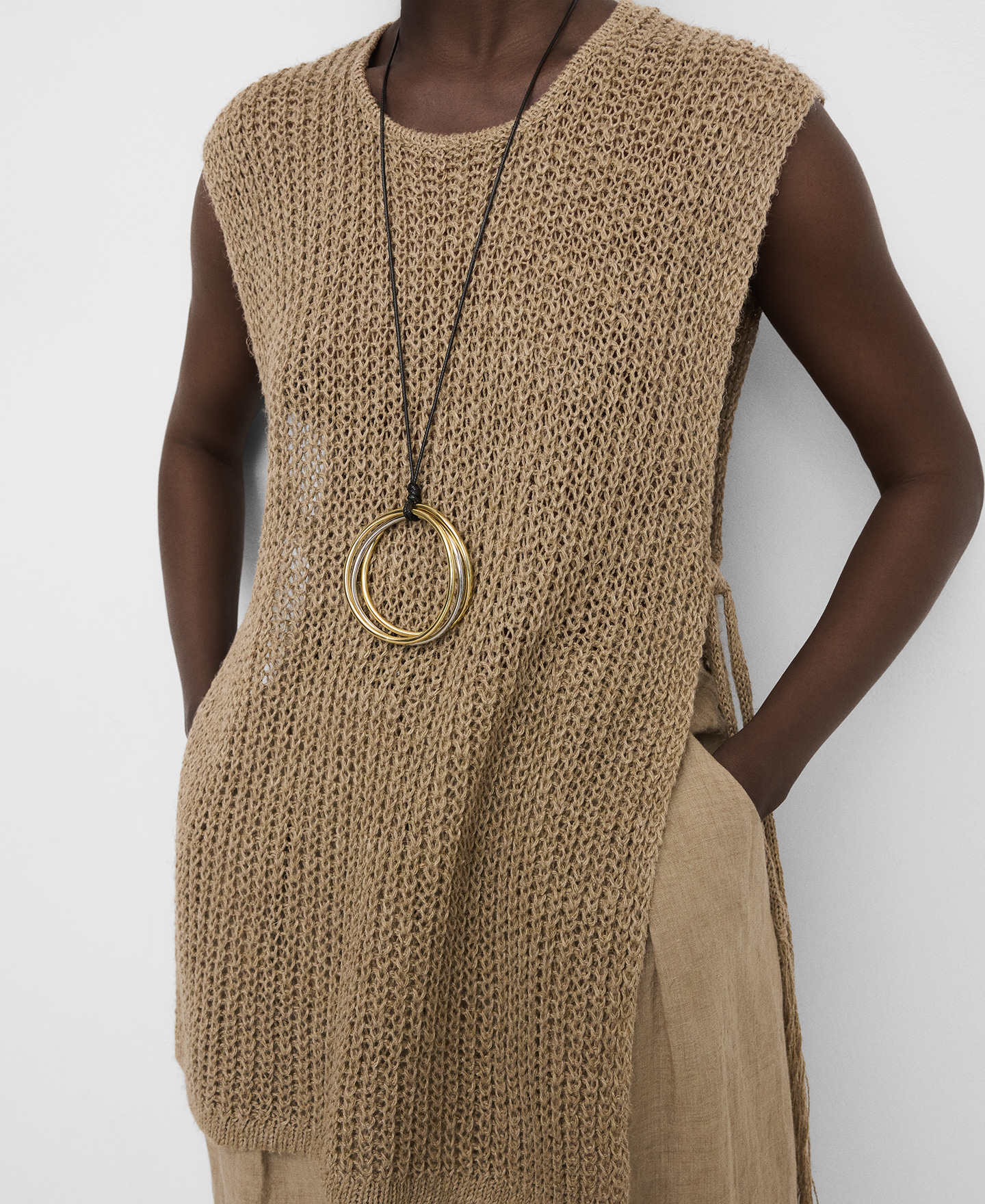 Colete aberto em malha de linho r&uacute;stico image number 3