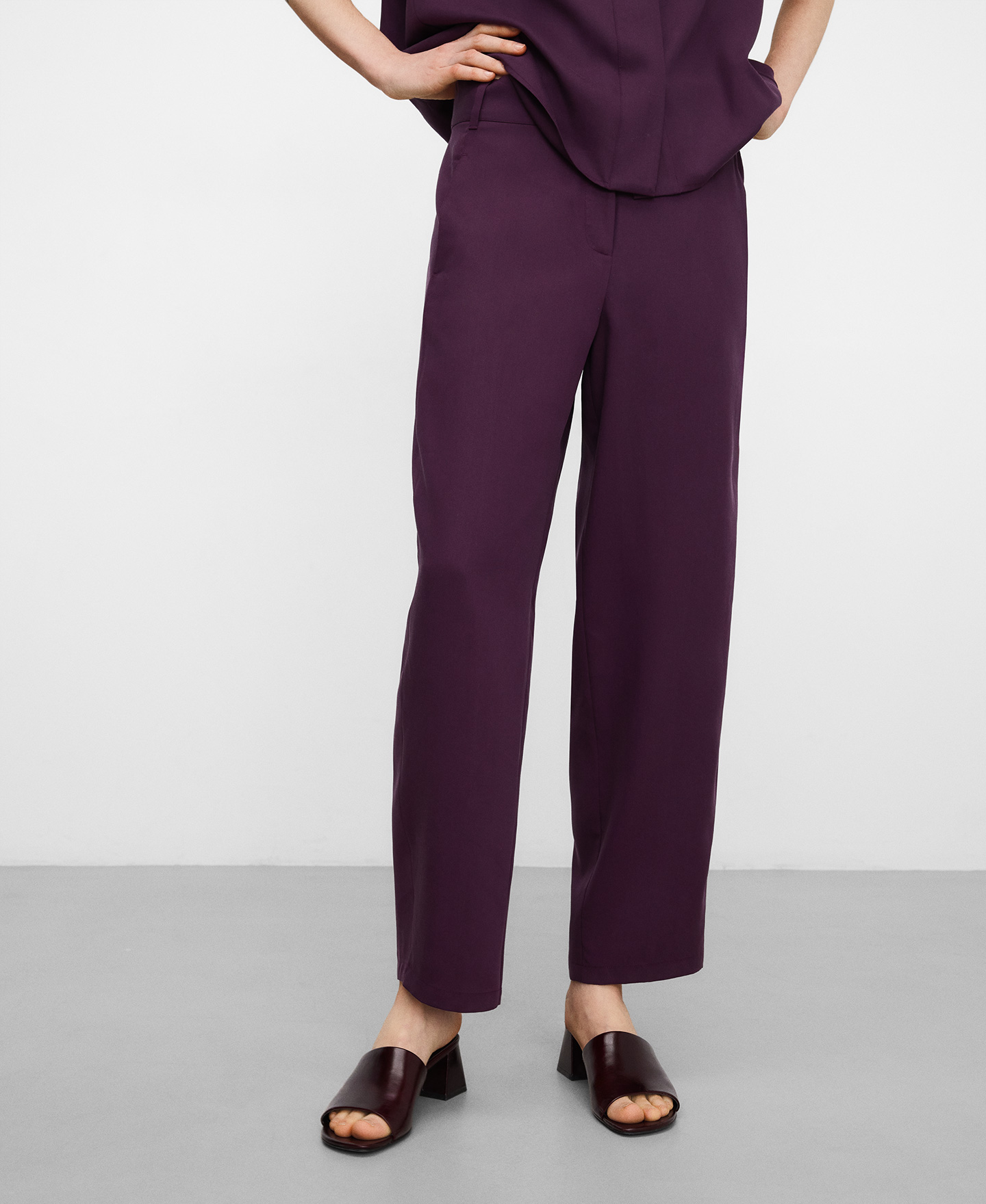 Responsible lyocell barrel fit trousers image number 0