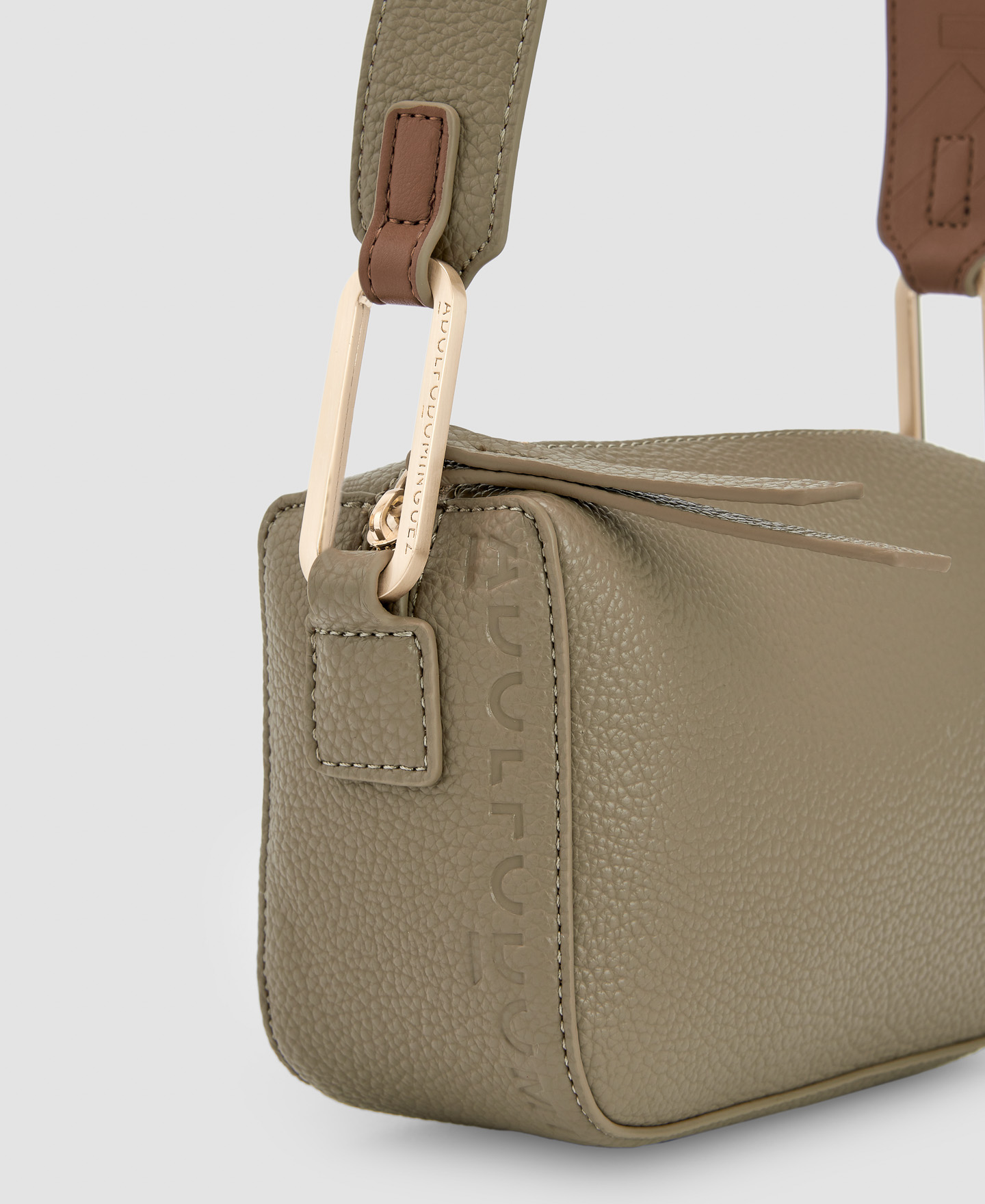 Recycled materials shoulder bag image number 3