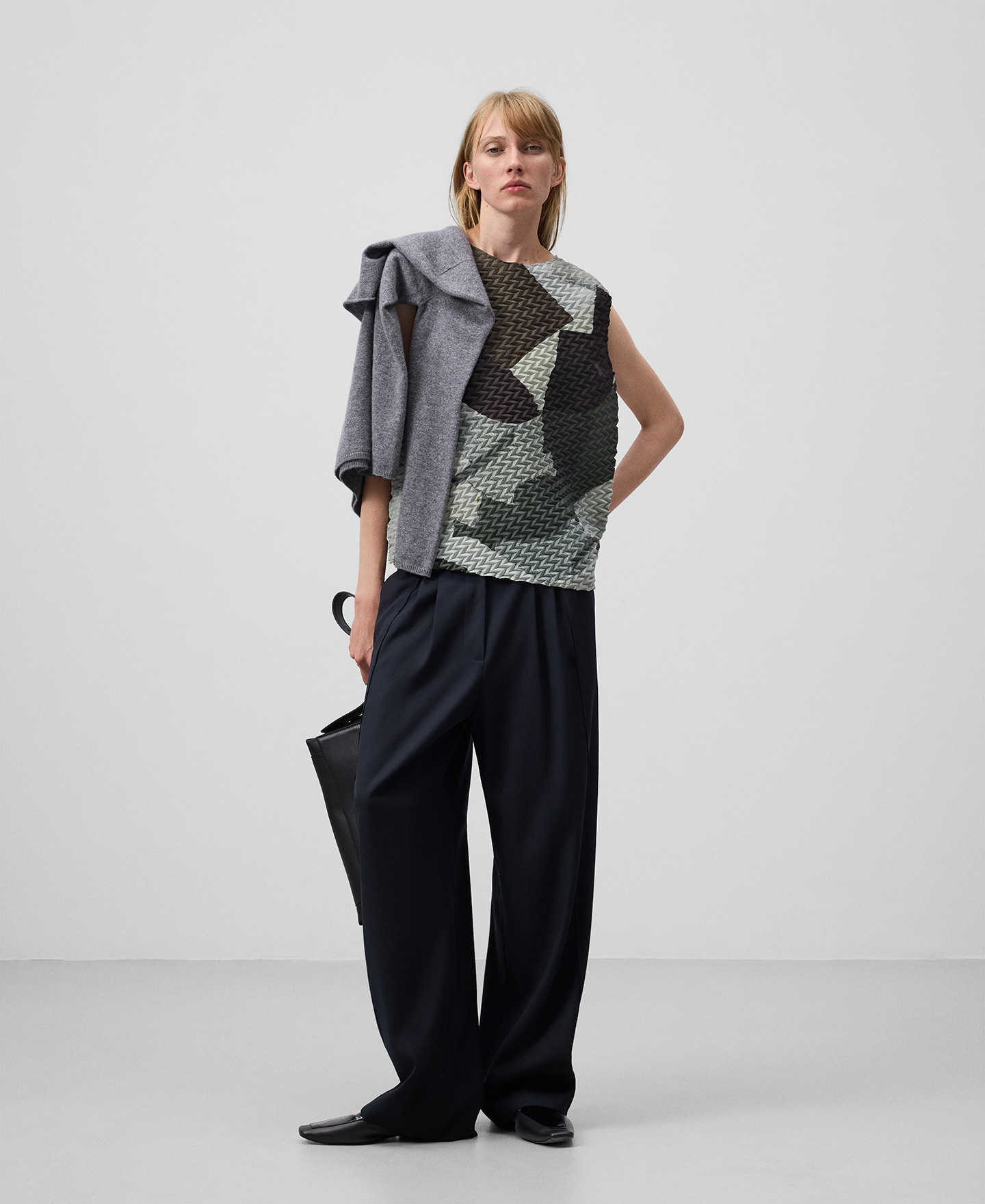 Asymmetrical printed crinkle top woman image number 1