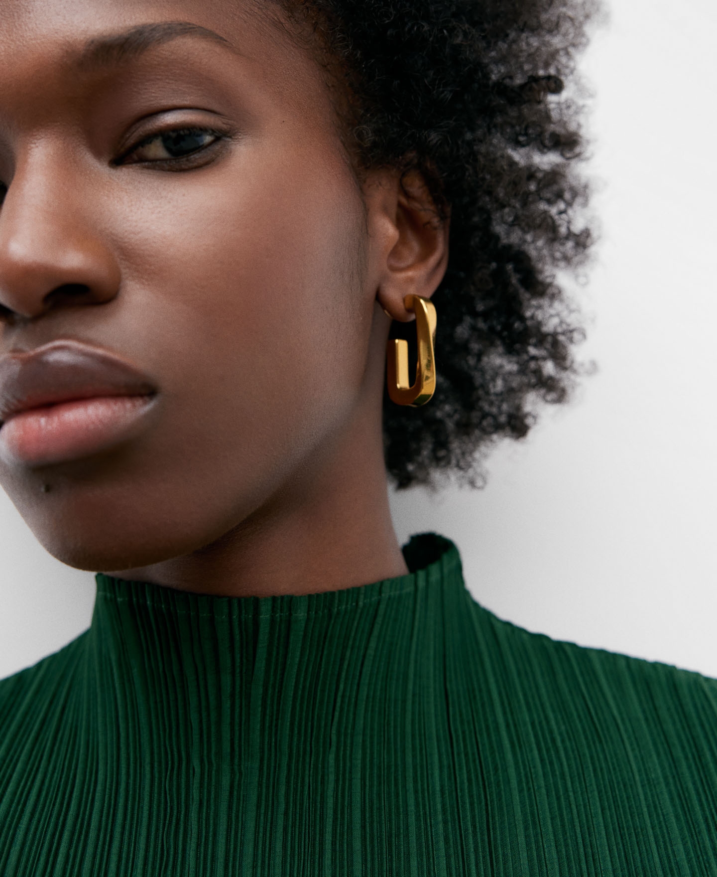 Women's Giro golden earrings image number 3