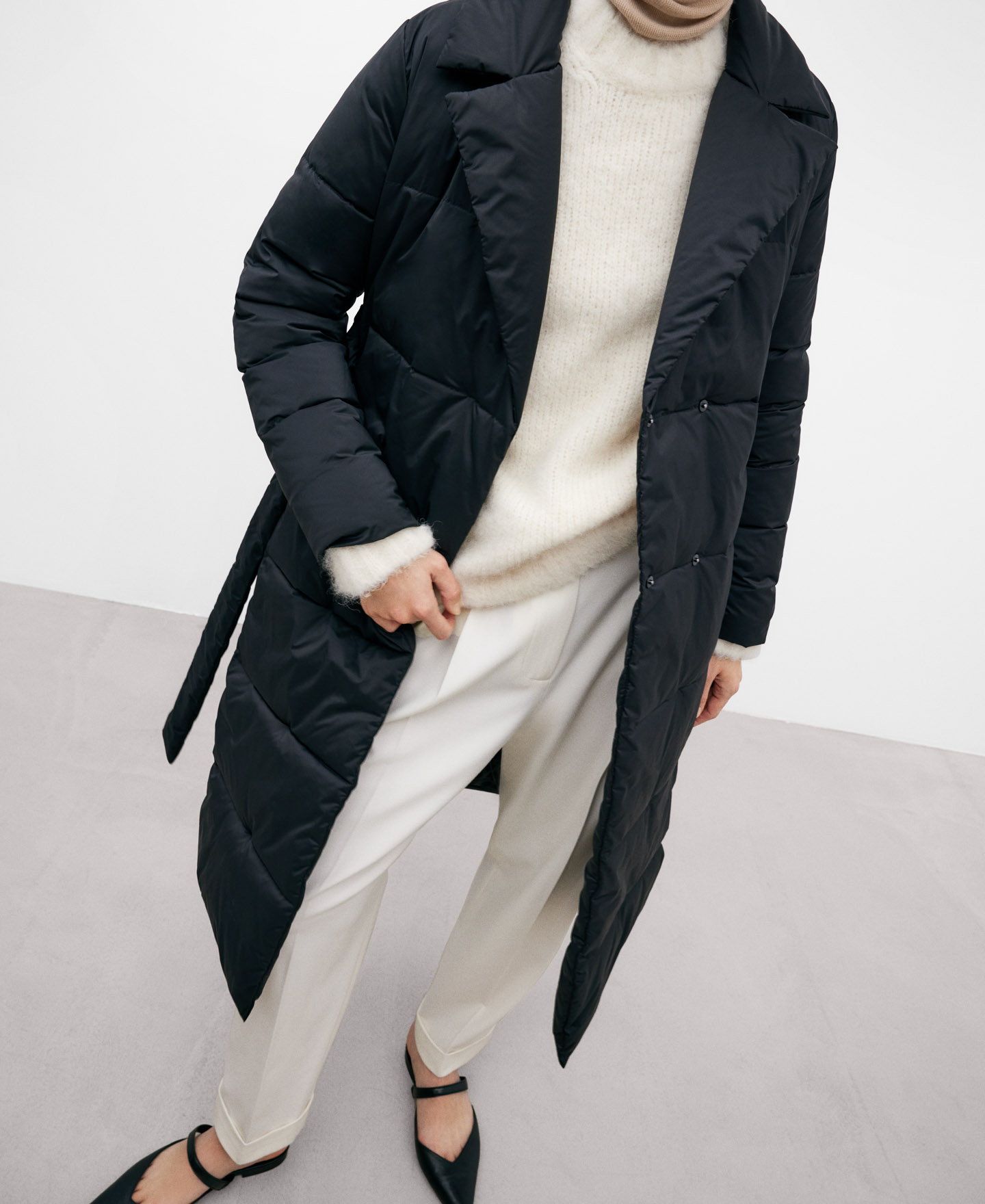 Black midi padded coat for women image number 3