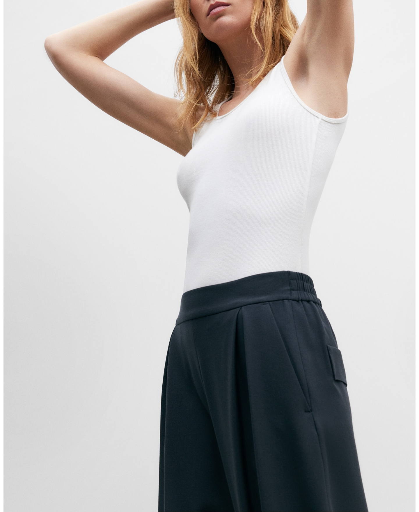 Grey jogger trousers woman image number 3