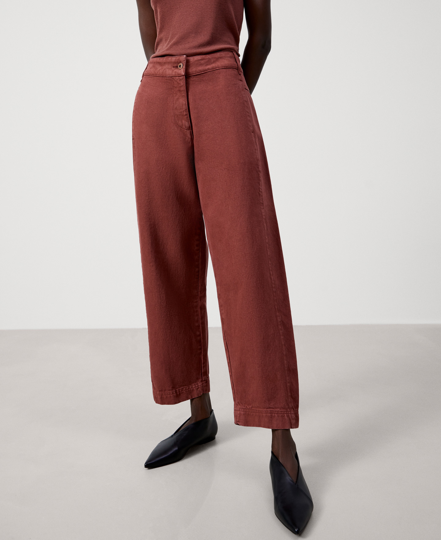 Organic cotton carrot jeans image number 0