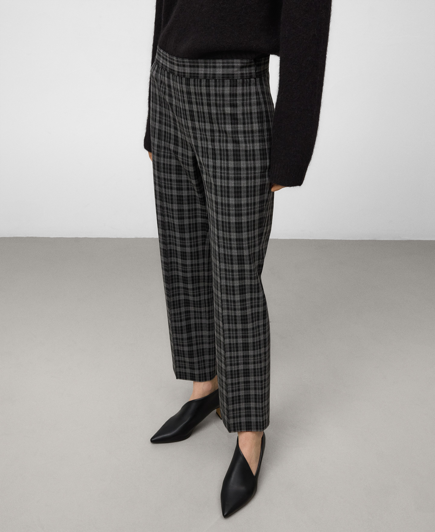 Slim fit checkered trousers woman image number 0