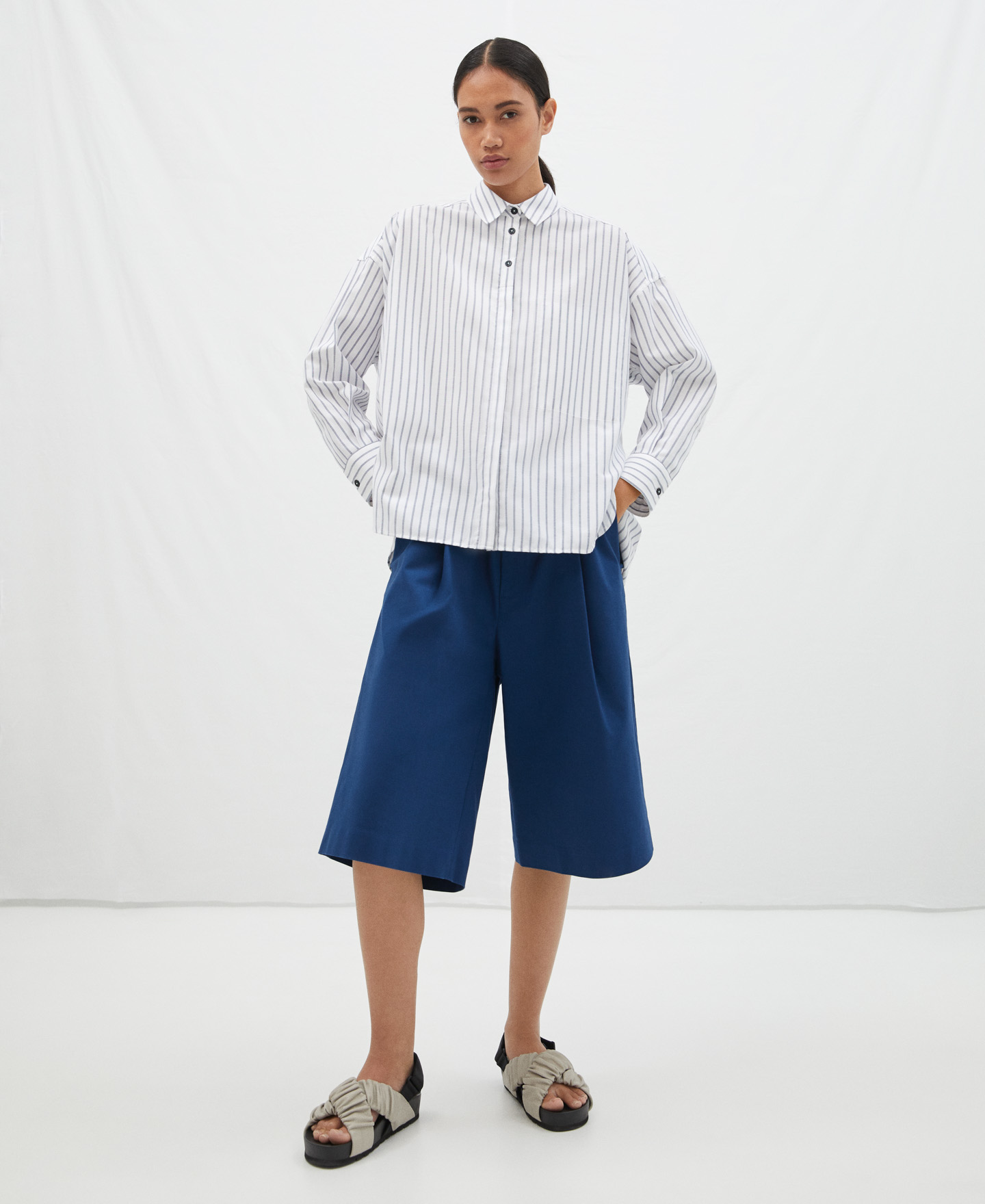Camisa oversize bolsillo vaciado image number 1